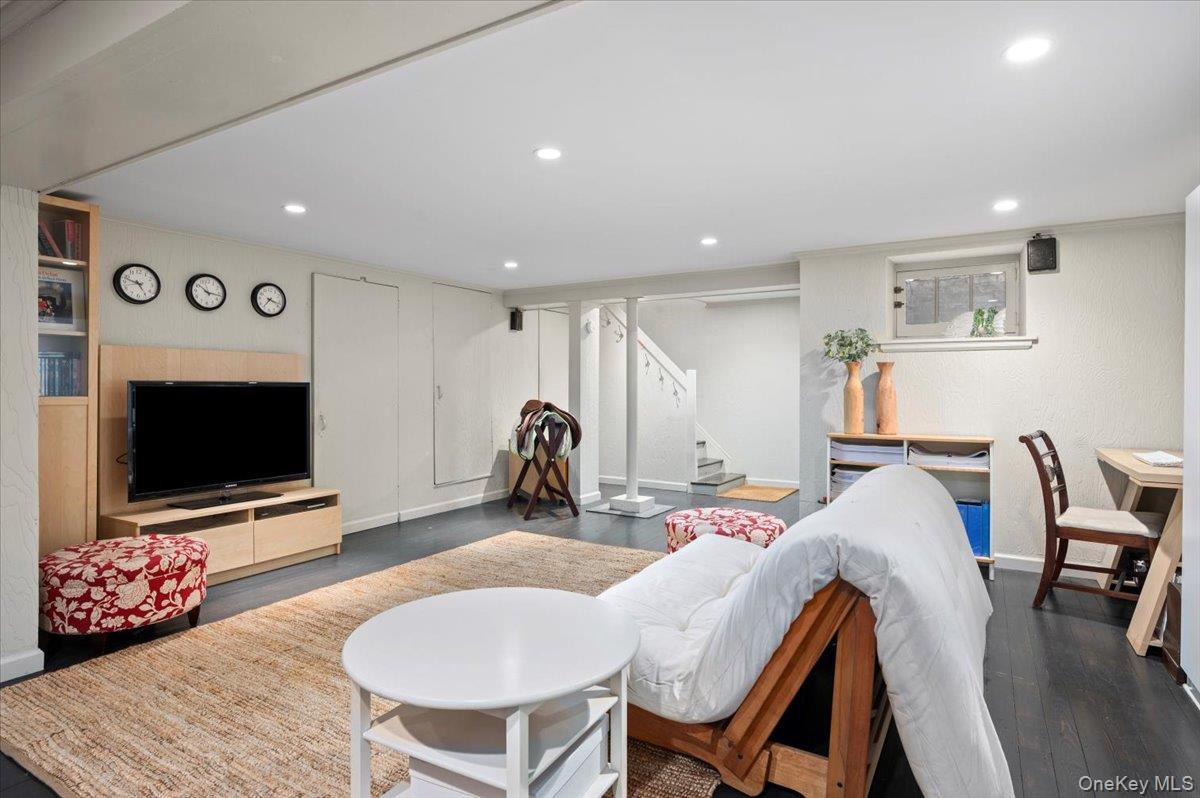 400 Manor Ridge Road, Pelham, NY 10803