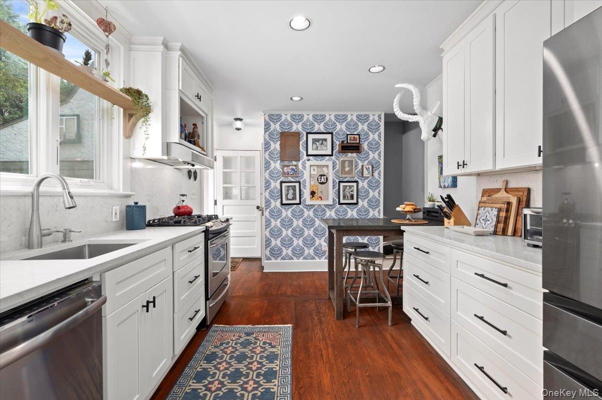 400 Manor Ridge Road, Pelham, NY 10803