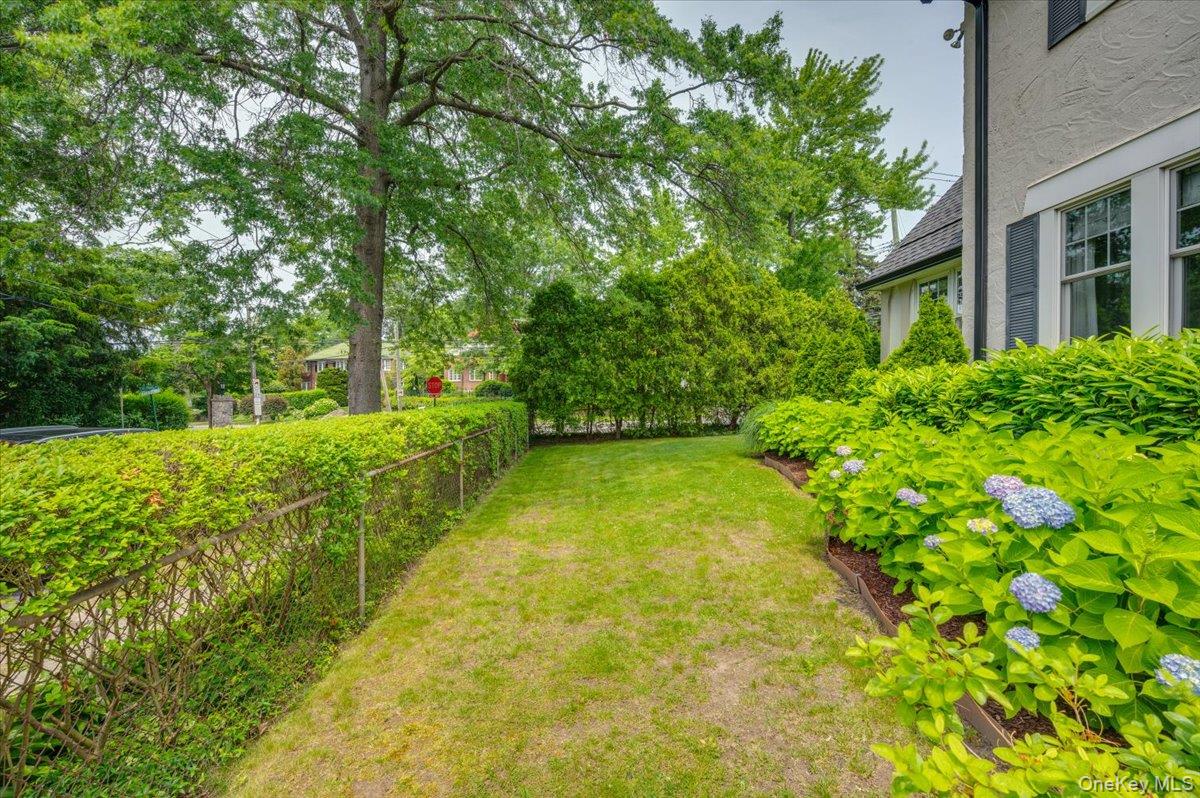 400 Manor Ridge Road, Pelham, NY 10803