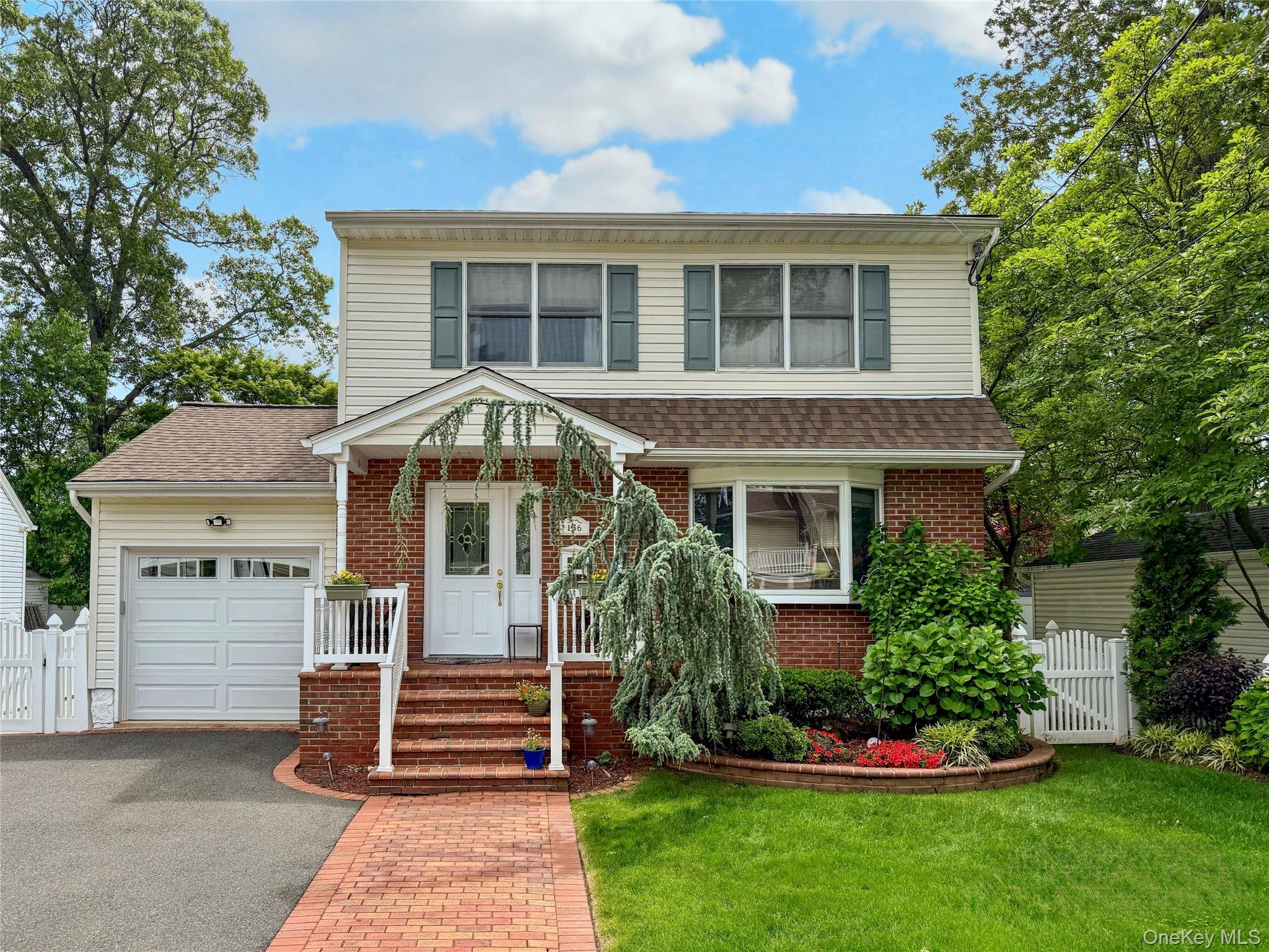 156 E Maujer Street, Valley Stream, NY 11580