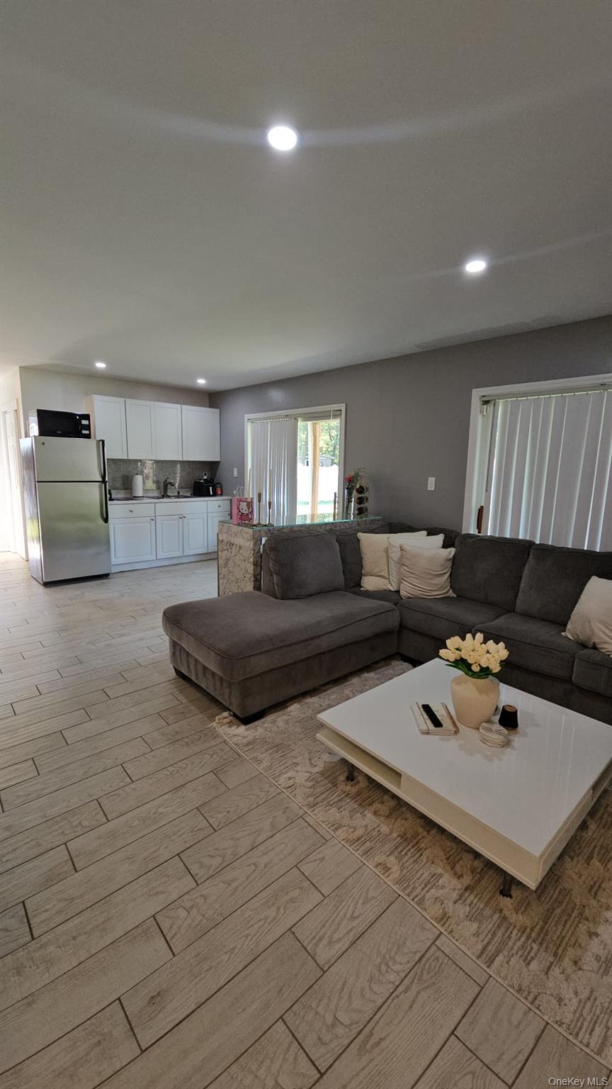 943 Macarthur Street, Bohemia, NY 11716