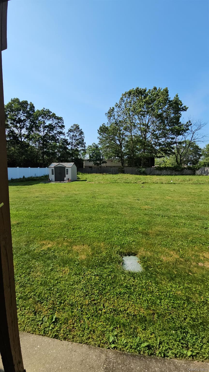 943 Macarthur Street, Bohemia, NY 11716