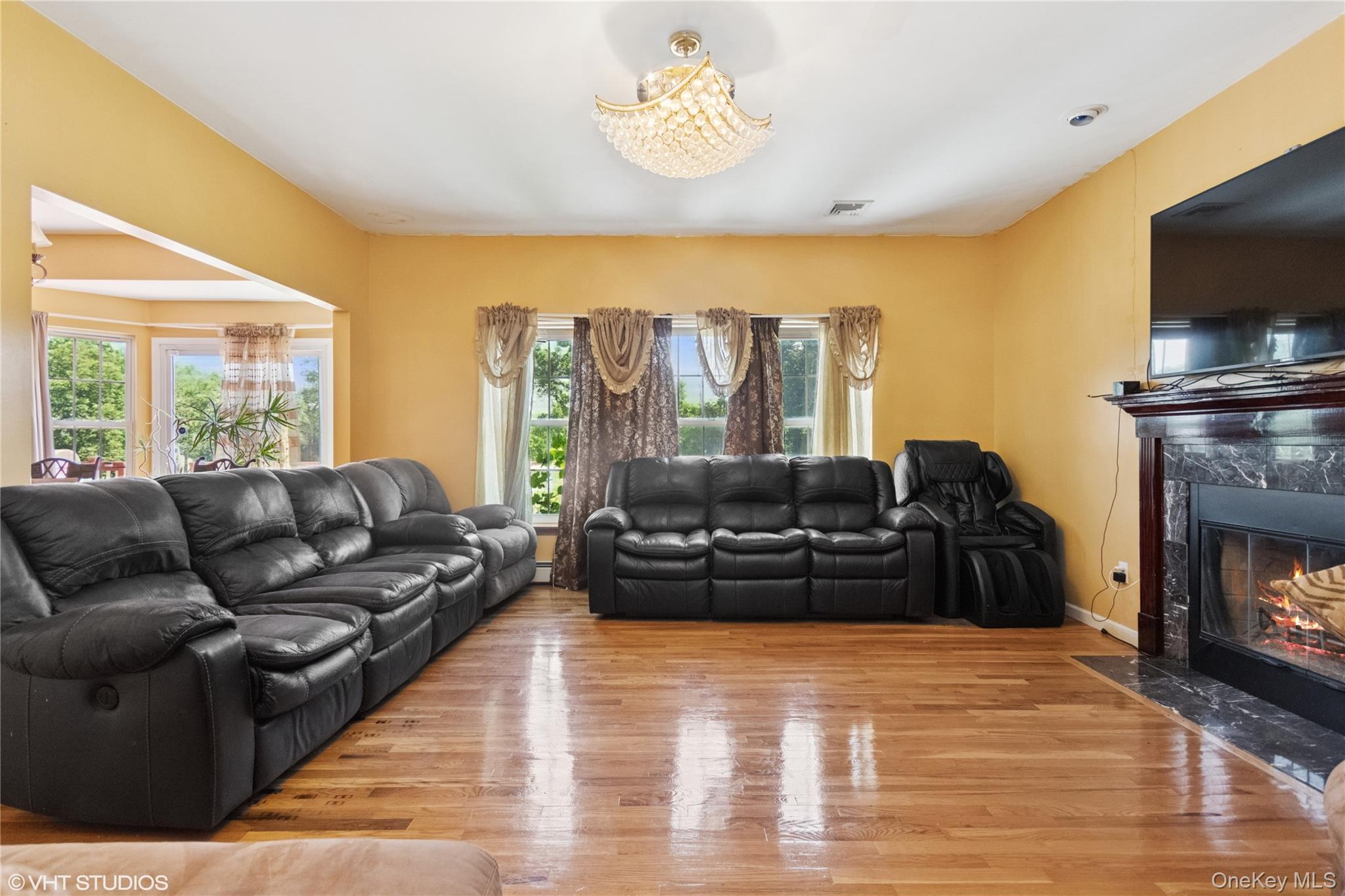 10 Willys Court, Rock Tavern, NY 12575