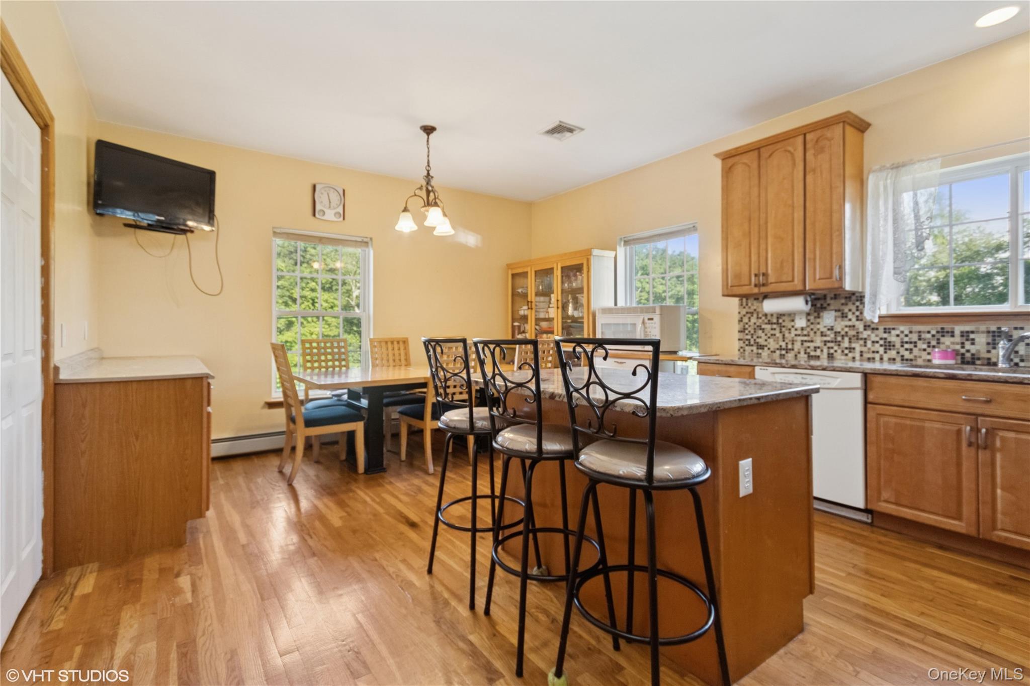 10 Willys Court, Rock Tavern, NY 12575