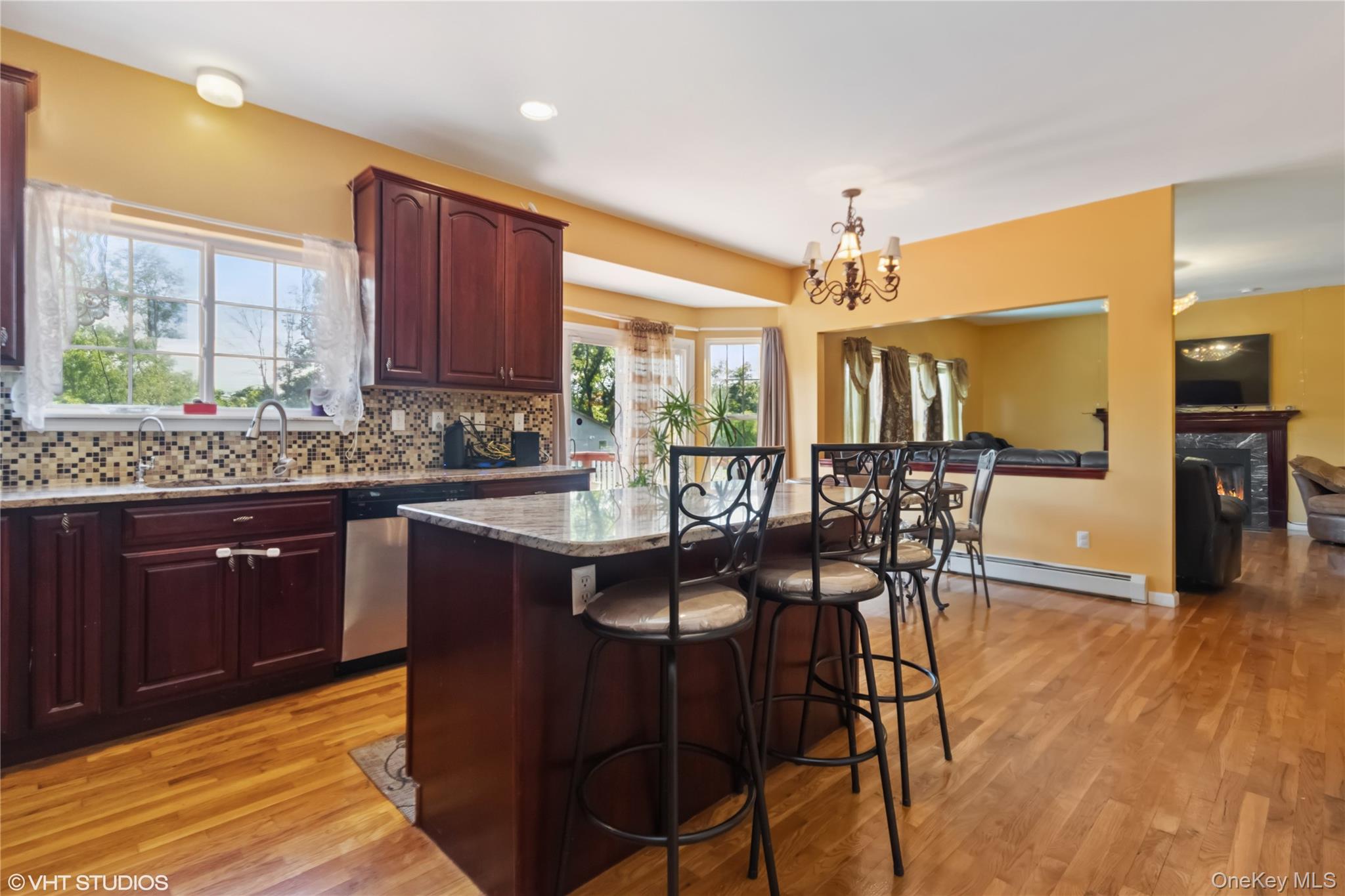 10 Willys Court, Rock Tavern, NY 12575