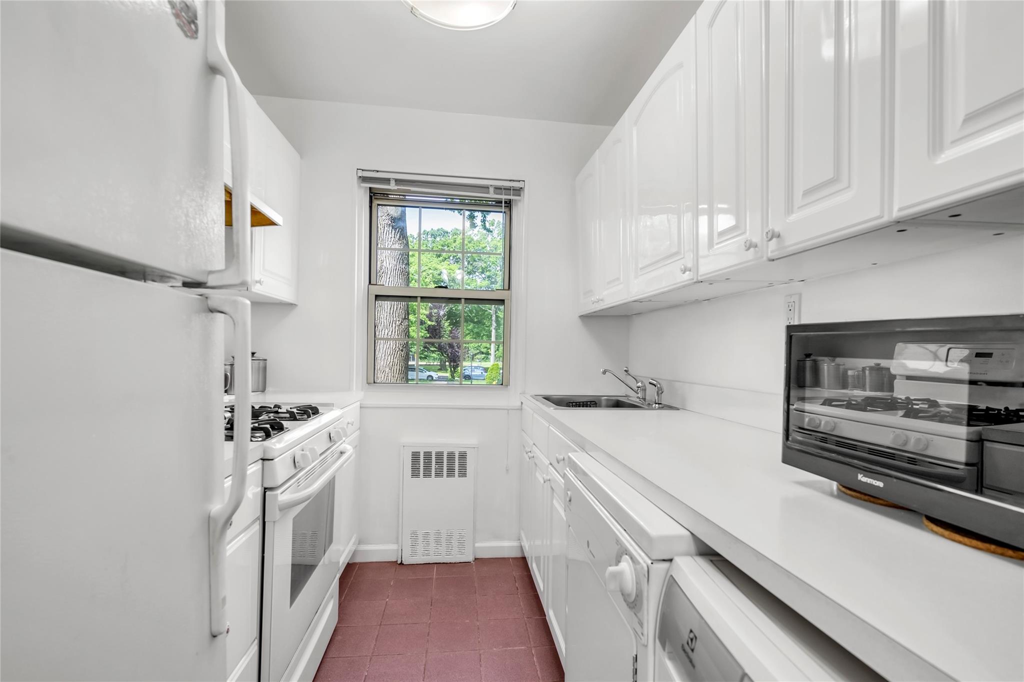 69-29 210 Street # A, Bayside, NY 11364