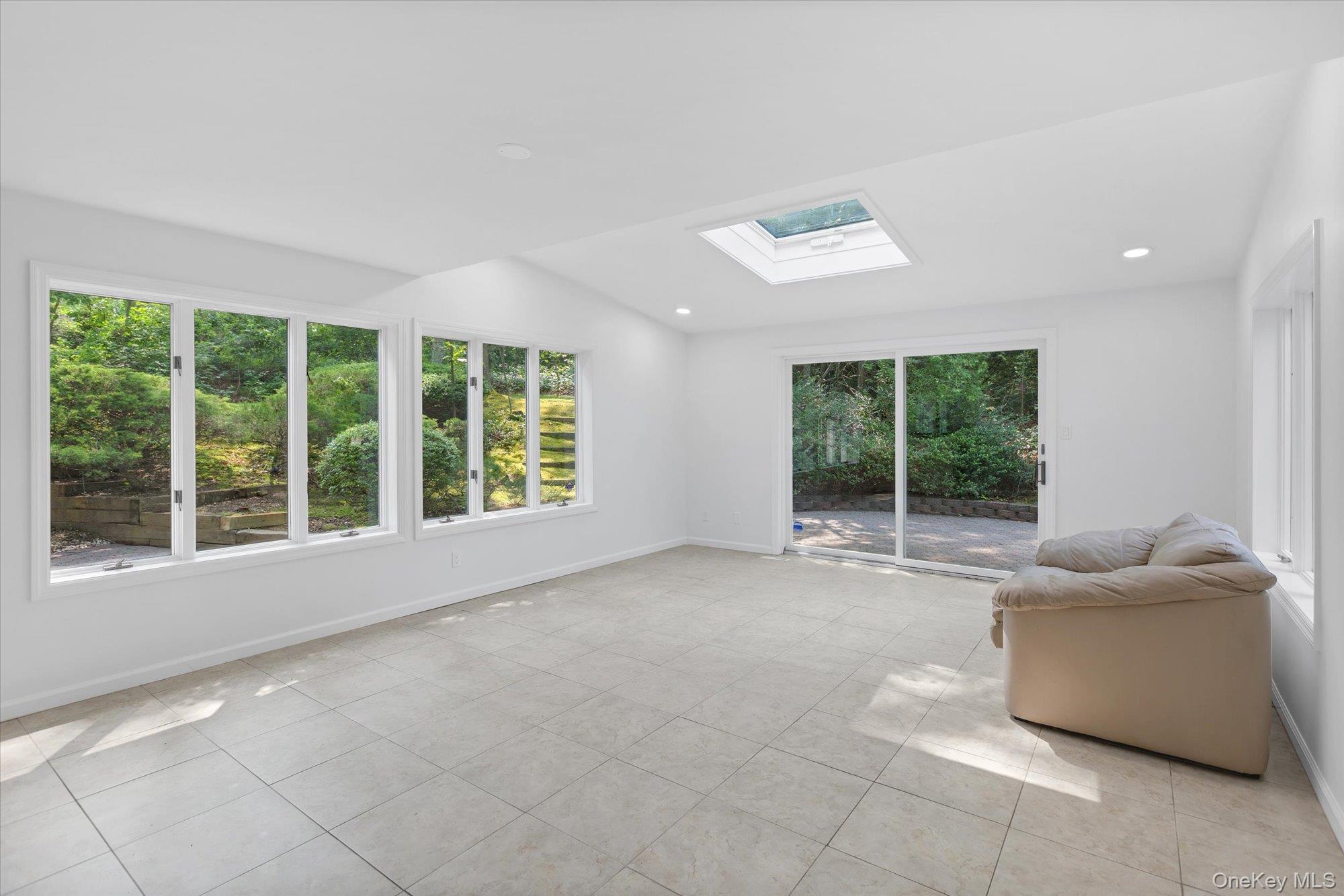 2 Westbourne Lane, Melville, NY 11747