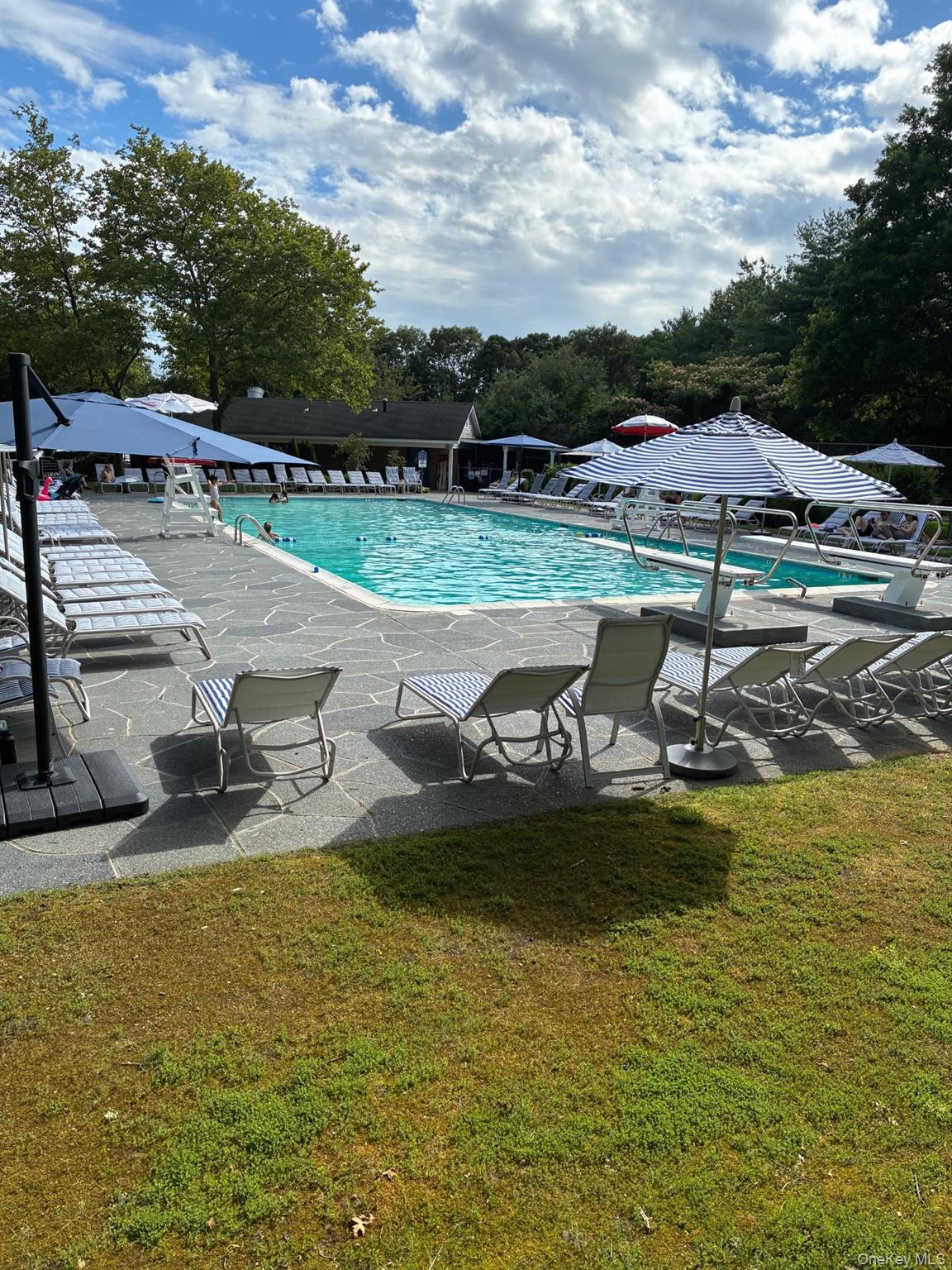 2 Westbourne Lane, Melville, NY 11747