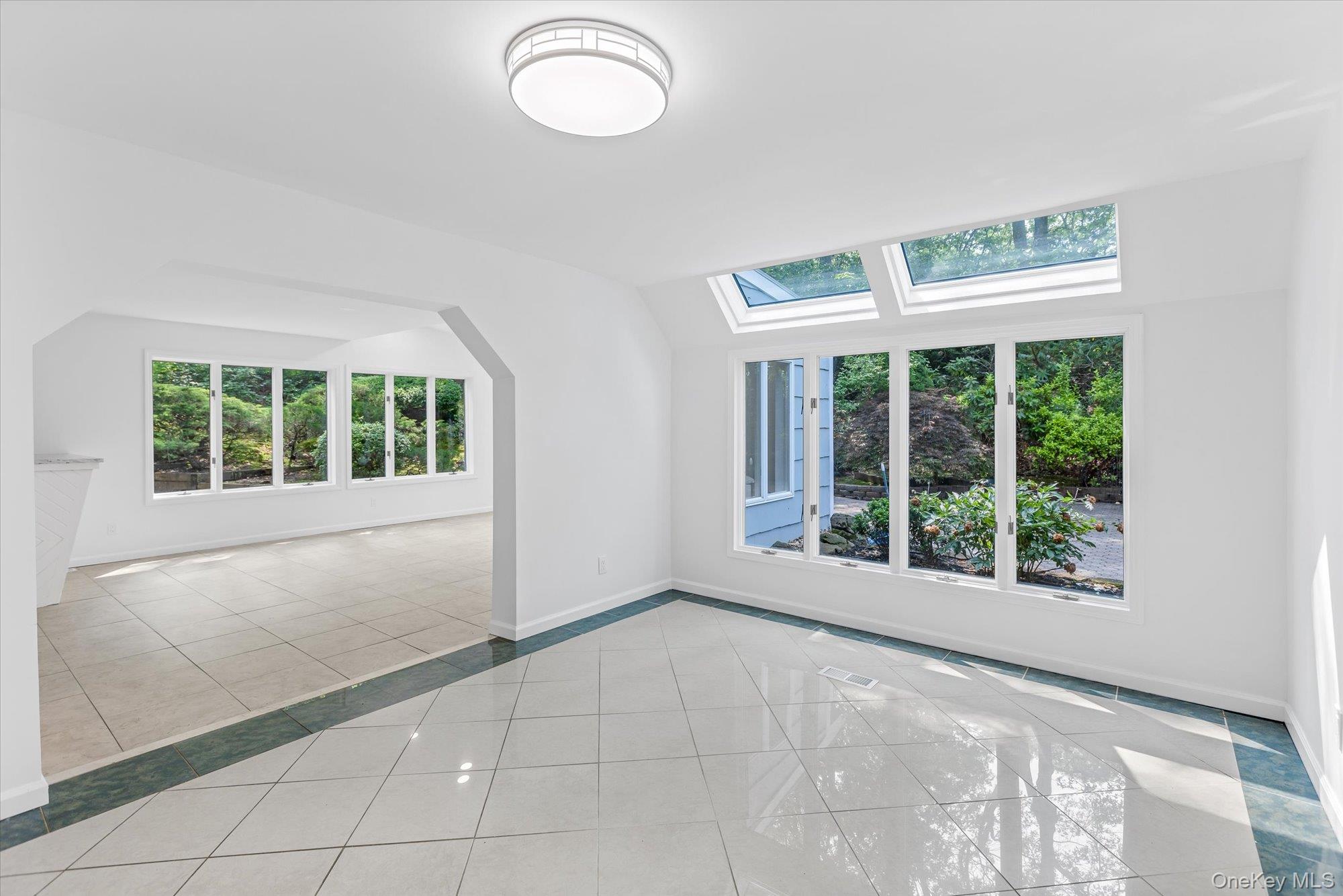 2 Westbourne Lane, Melville, NY 11747