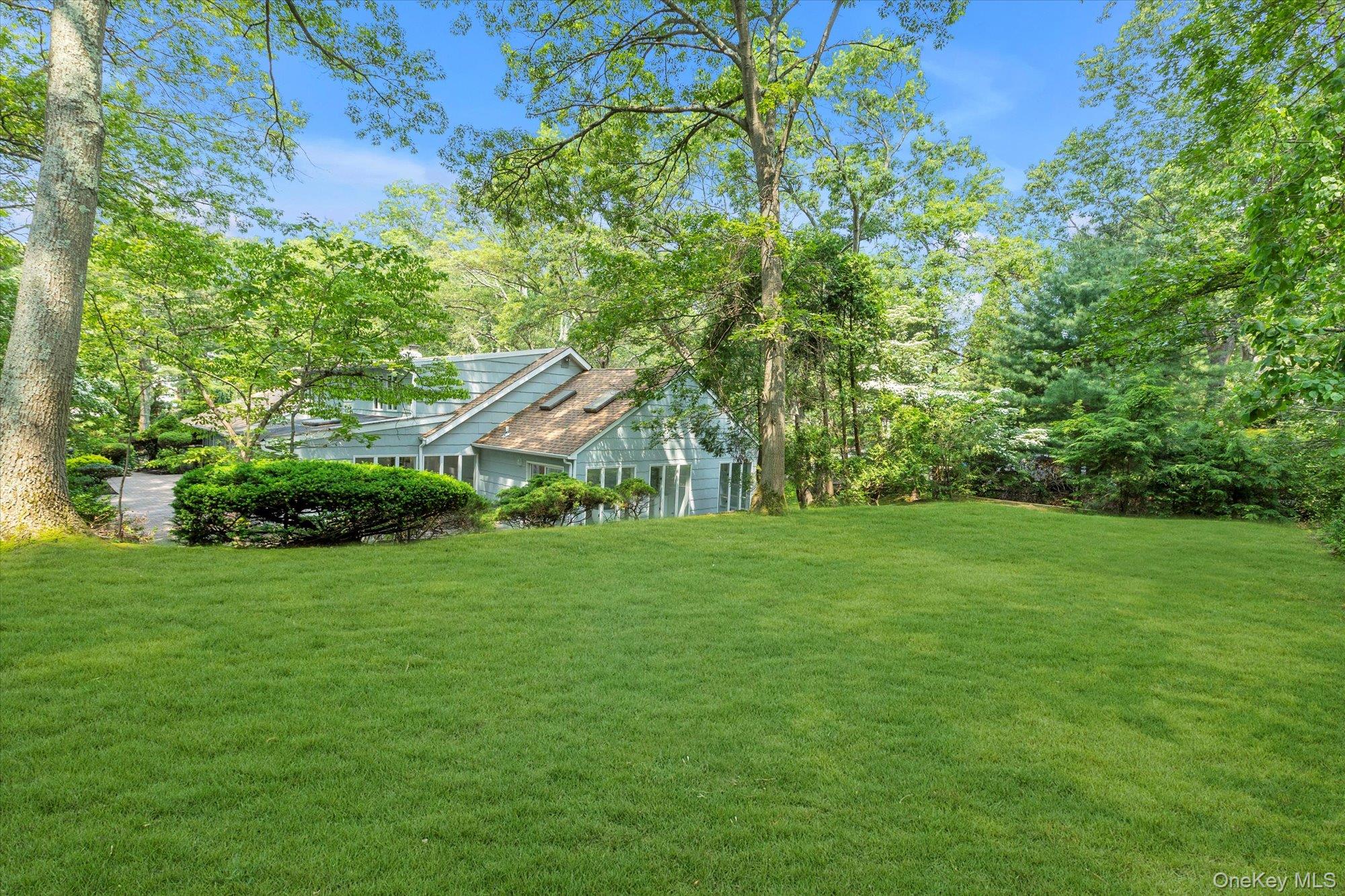 2 Westbourne Lane, Melville, NY 11747