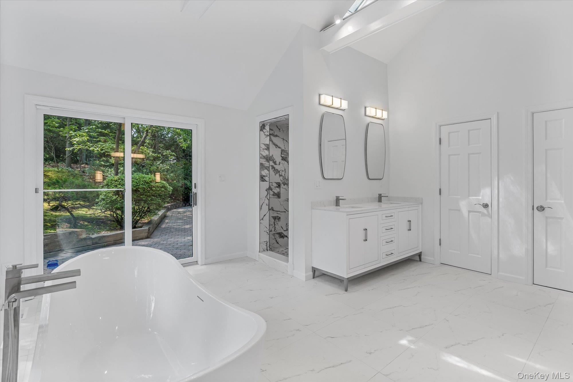 2 Westbourne Lane, Melville, NY 11747