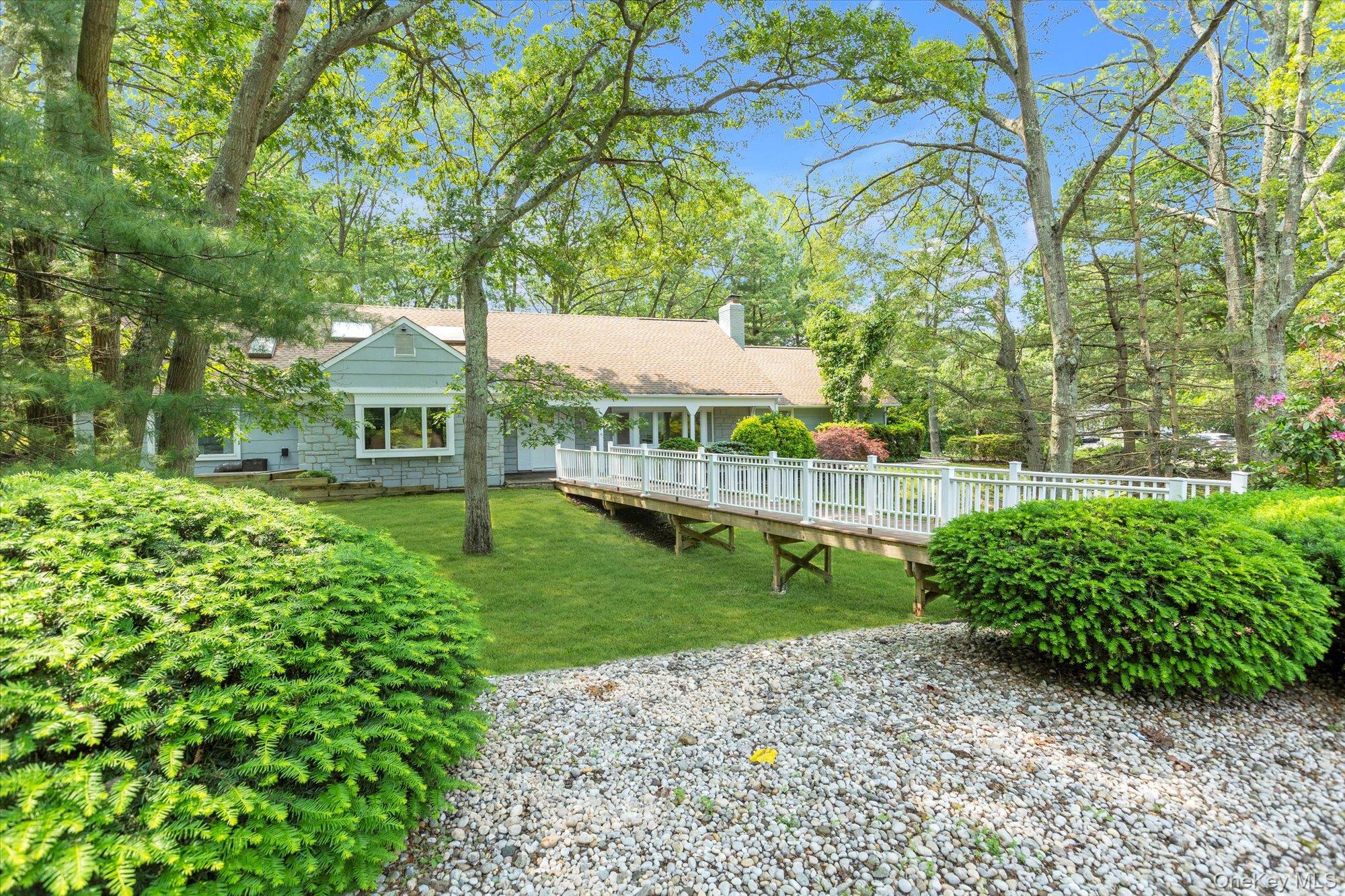 2 Westbourne Lane, Melville, NY 11747