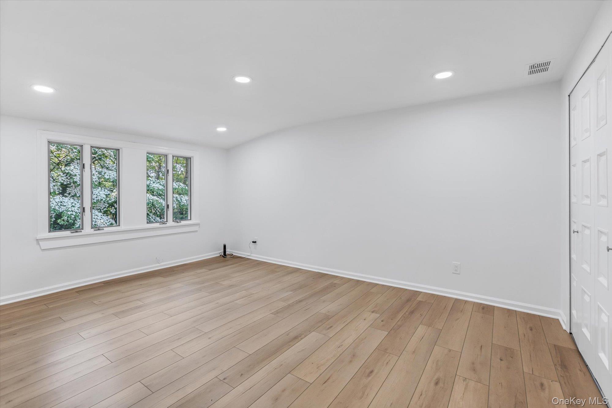 2 Westbourne Lane, Melville, NY 11747