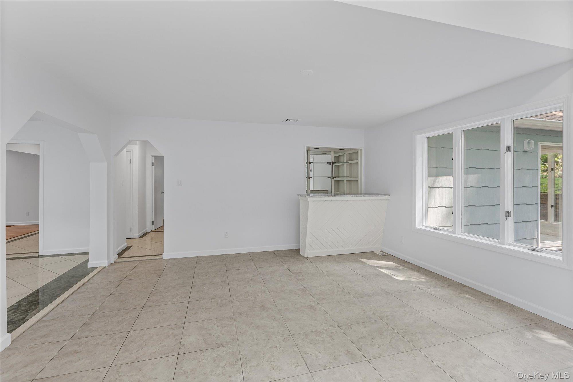 2 Westbourne Lane, Melville, NY 11747