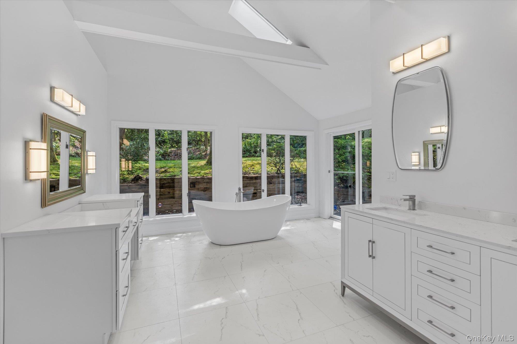 2 Westbourne Lane, Melville, NY 11747