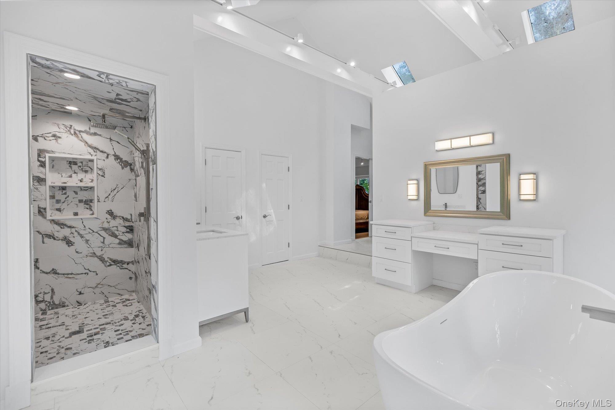 2 Westbourne Lane, Melville, NY 11747