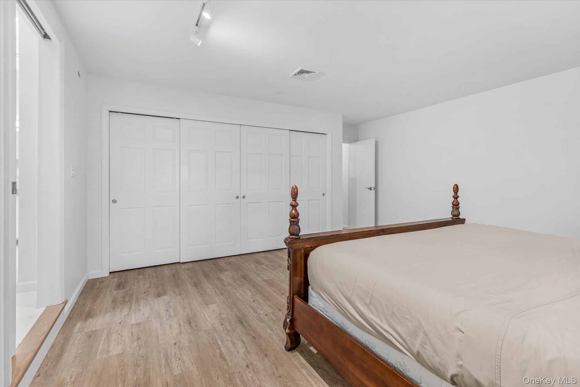 2 Westbourne Lane, Melville, NY 11747