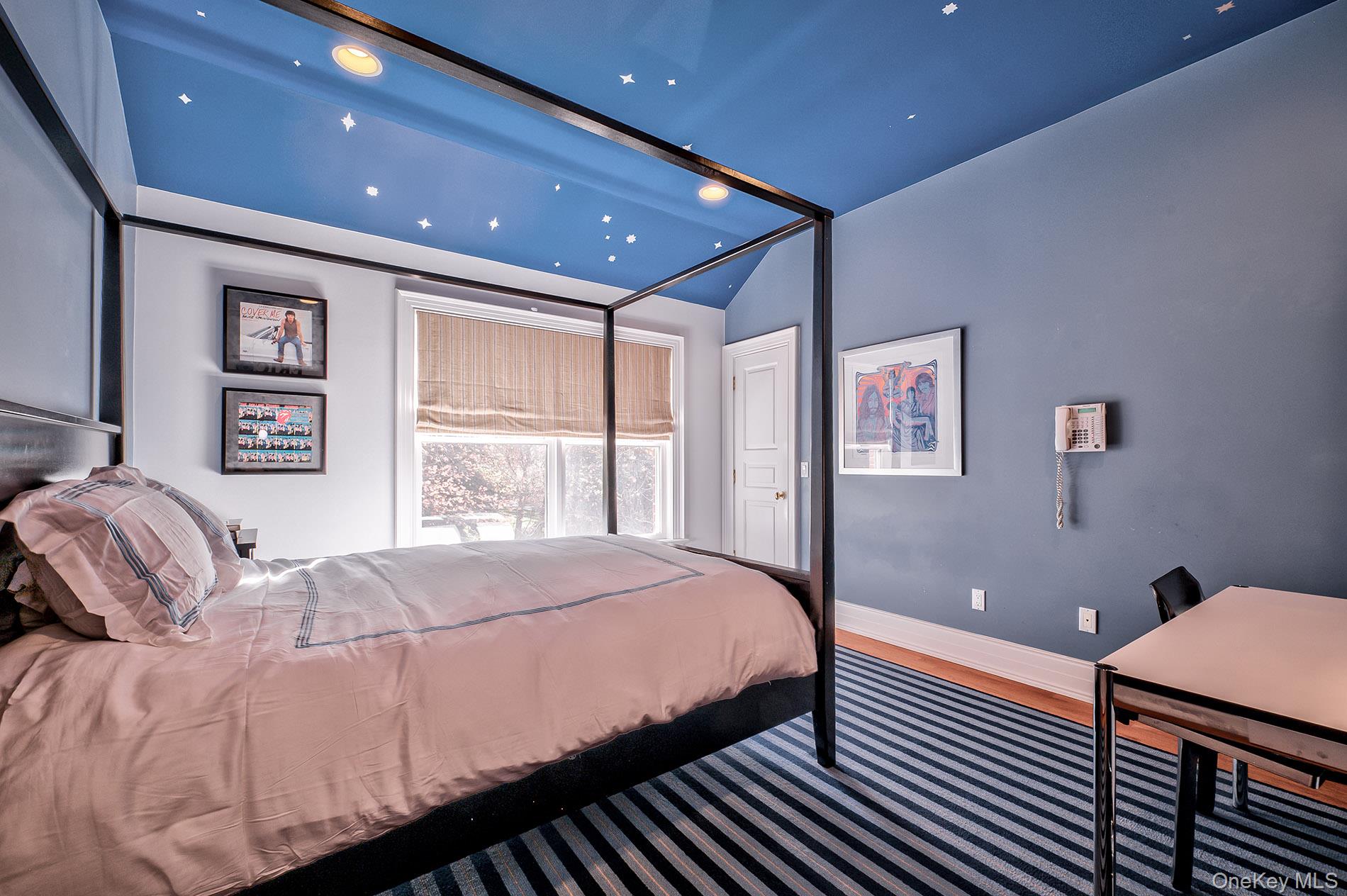 18 Harriman Drive, Sands Point, NY 11050