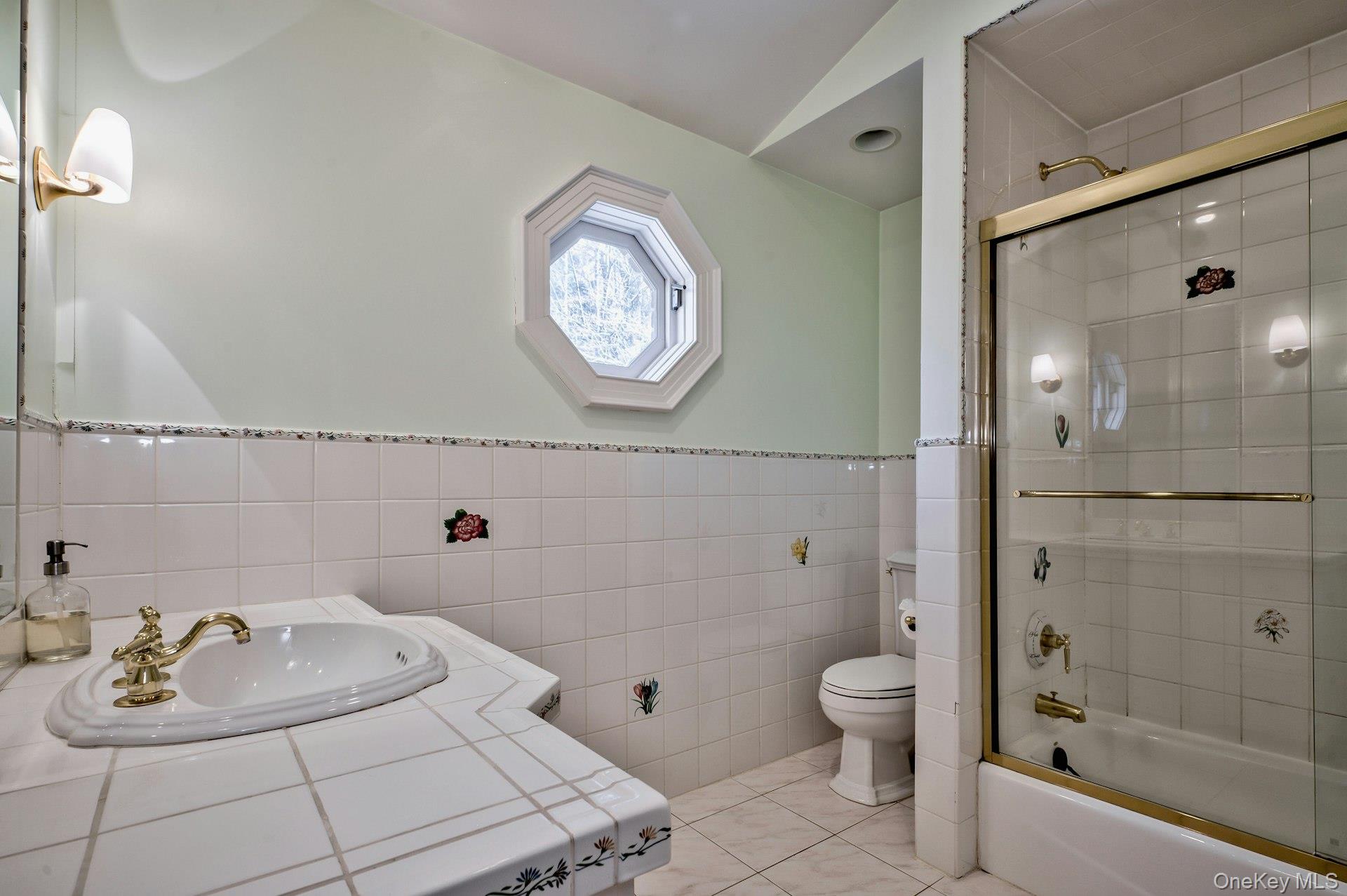 18 Harriman Drive, Sands Point, NY 11050