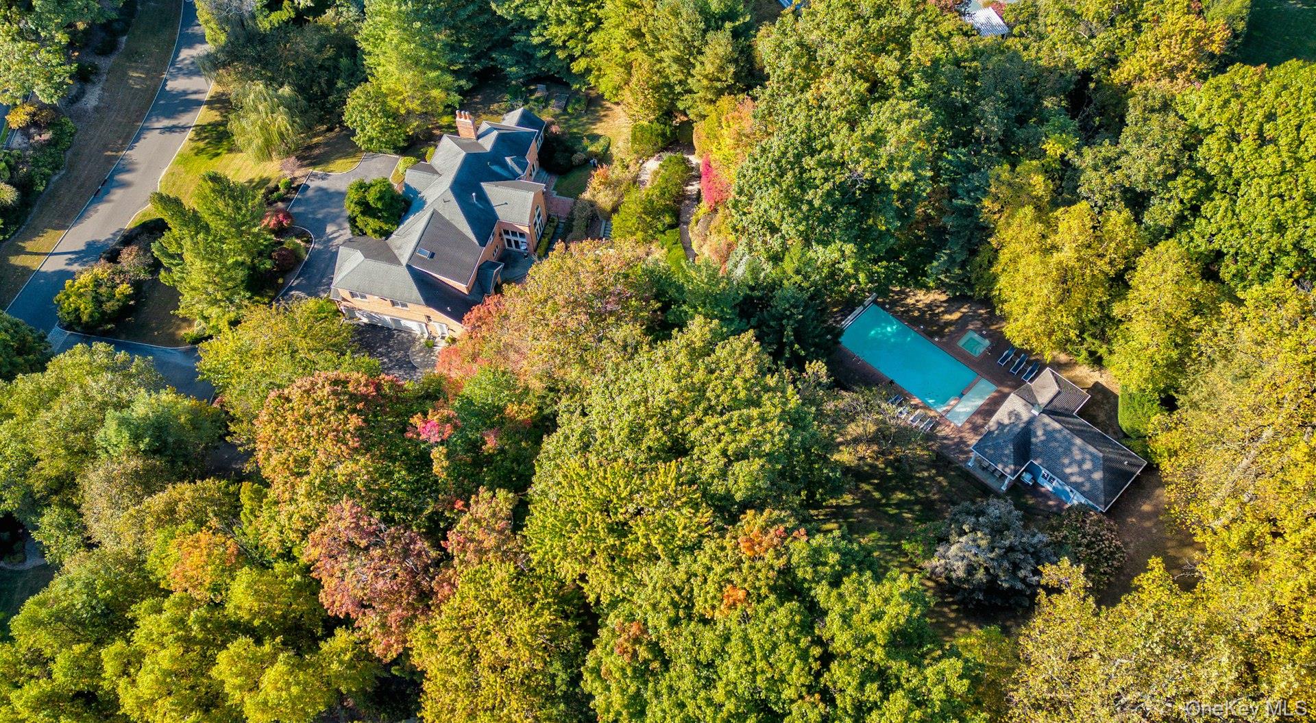 18 Harriman Drive, Sands Point, NY 11050