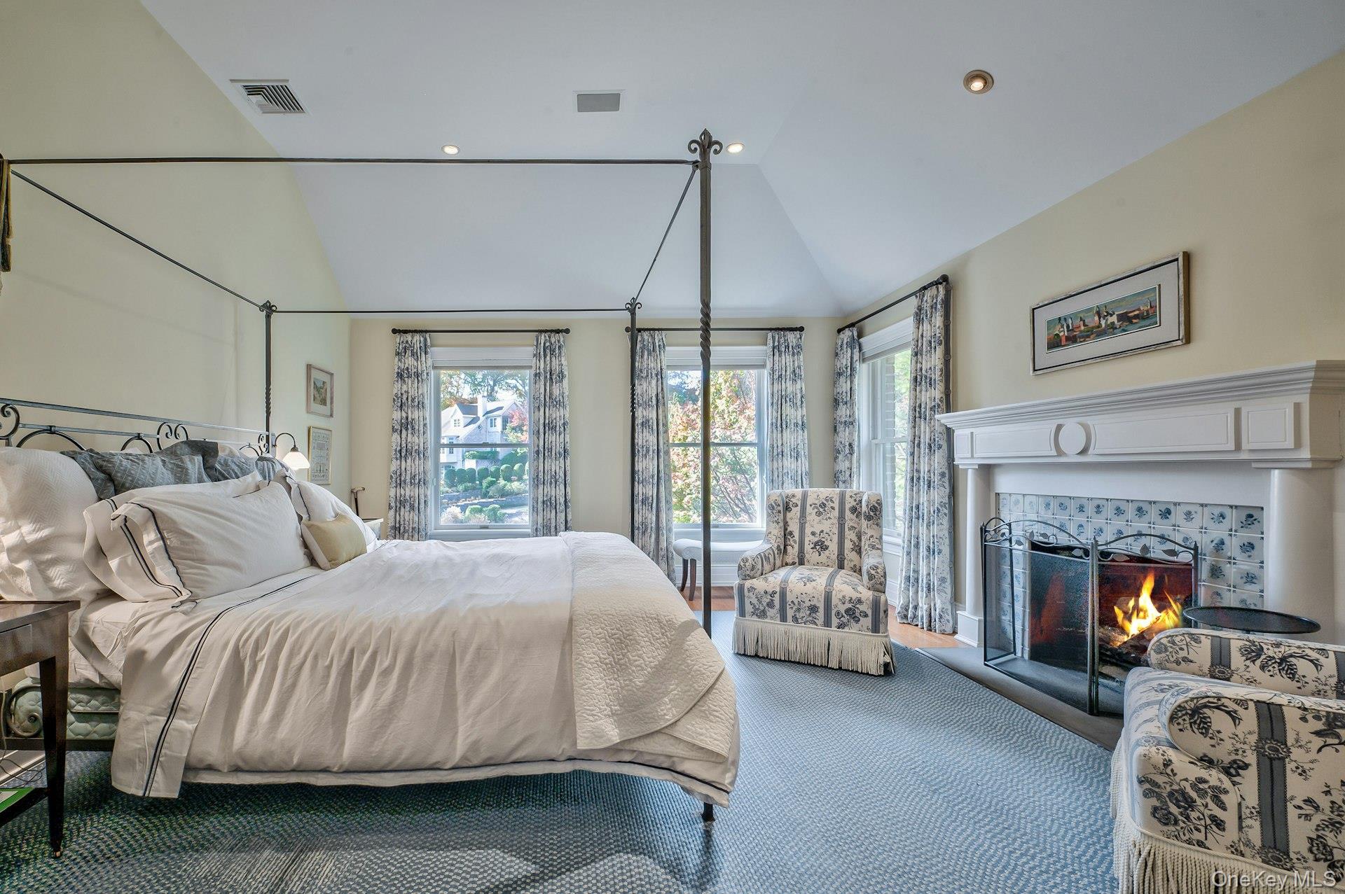 18 Harriman Drive, Sands Point, NY 11050