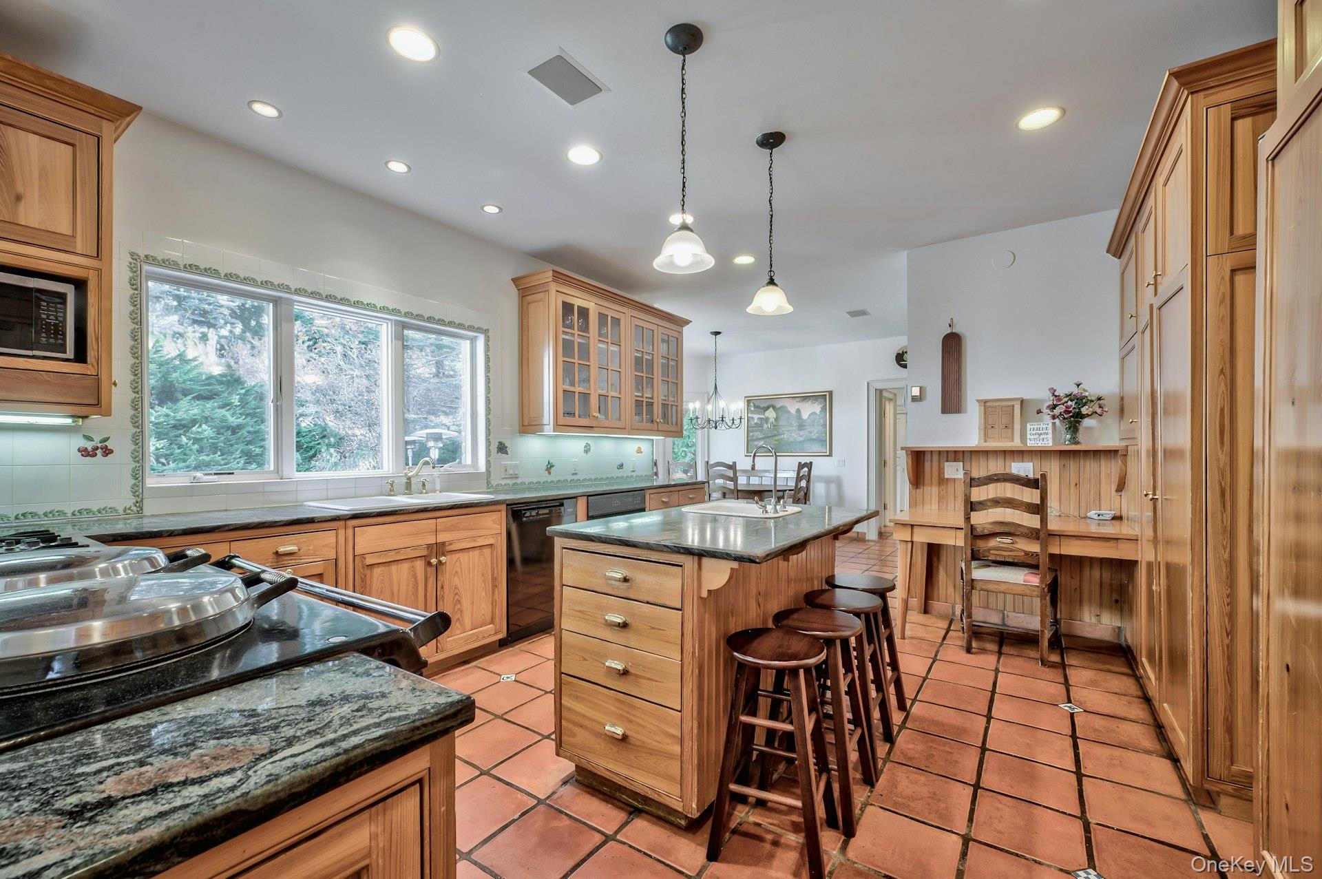 18 Harriman Drive, Sands Point, NY 11050