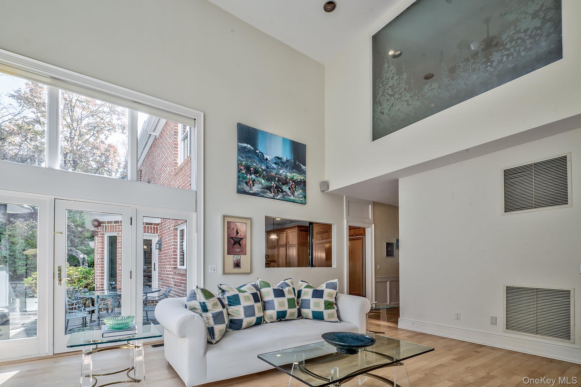 18 Harriman Drive, Sands Point, NY 11050