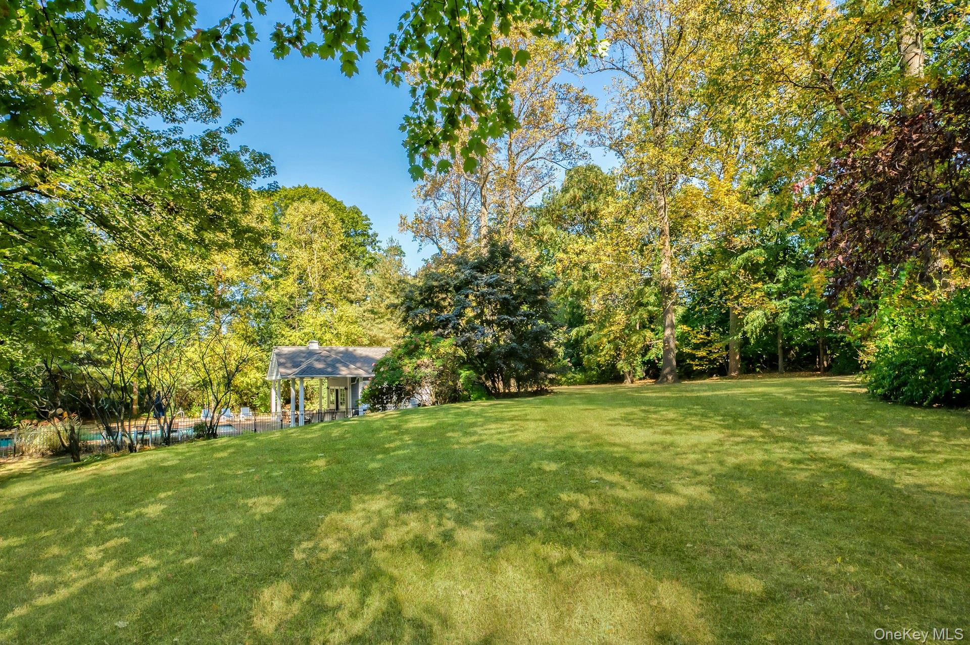 18 Harriman Drive, Sands Point, NY 11050