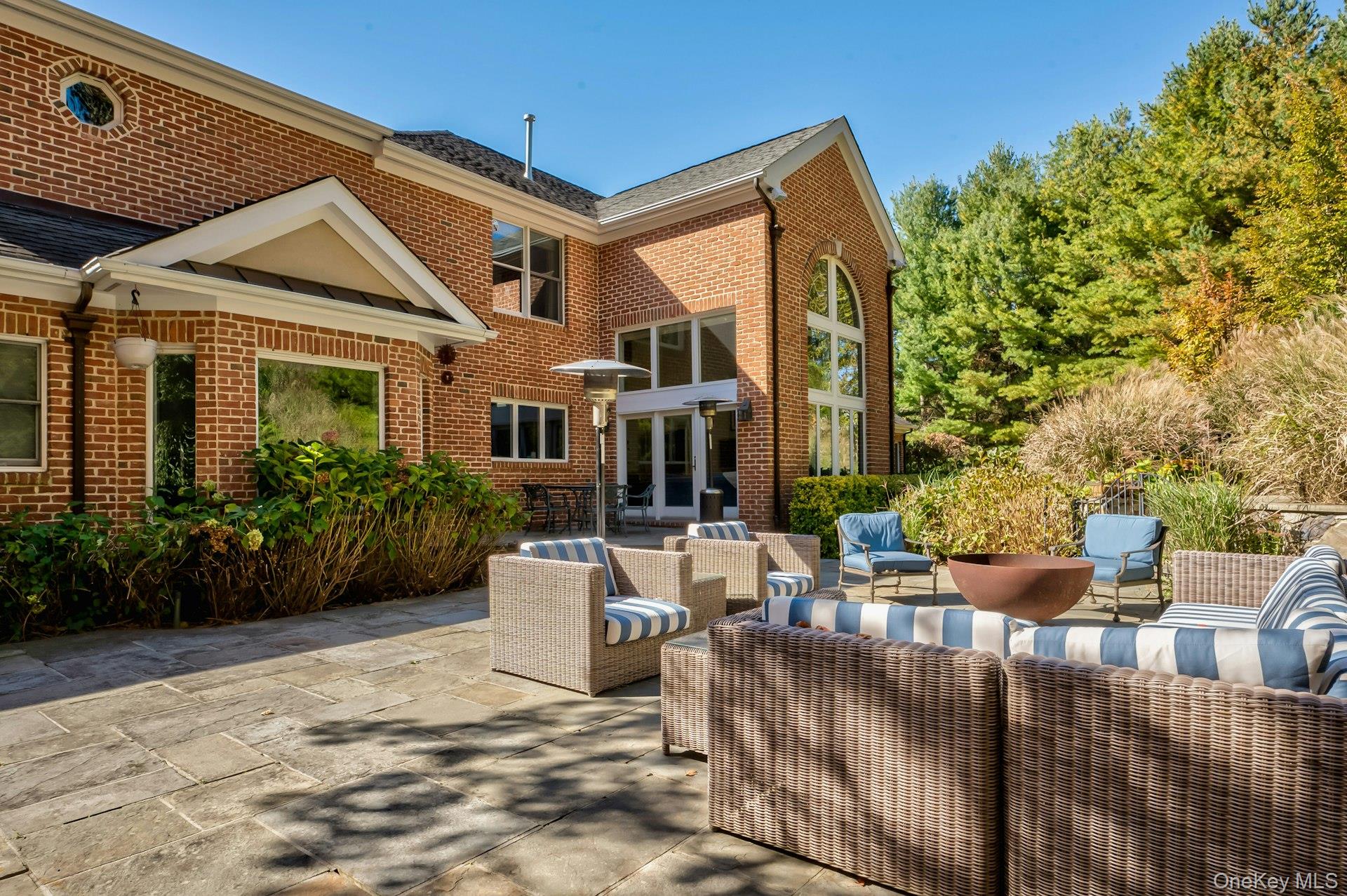 18 Harriman Drive, Sands Point, NY 11050