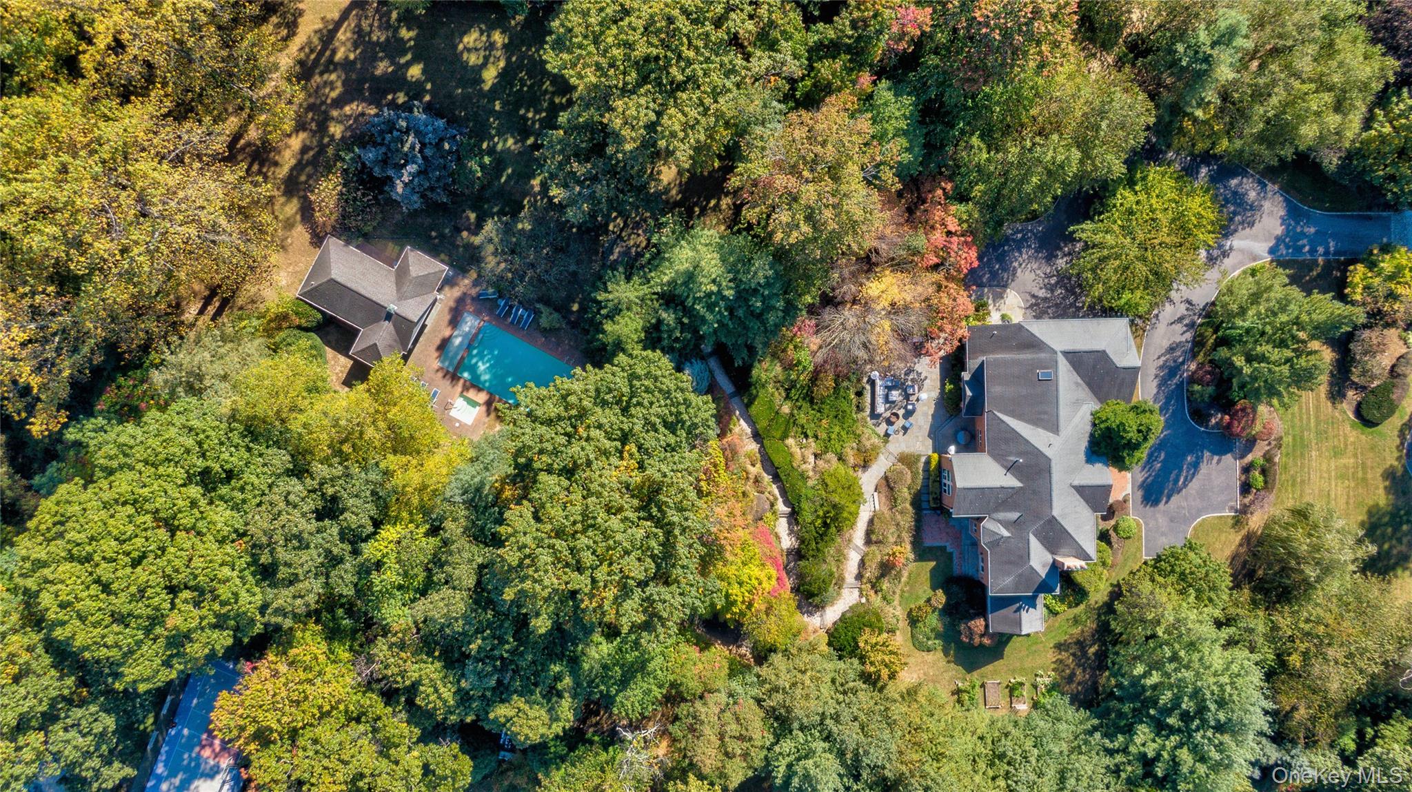 18 Harriman Drive, Sands Point, NY 11050