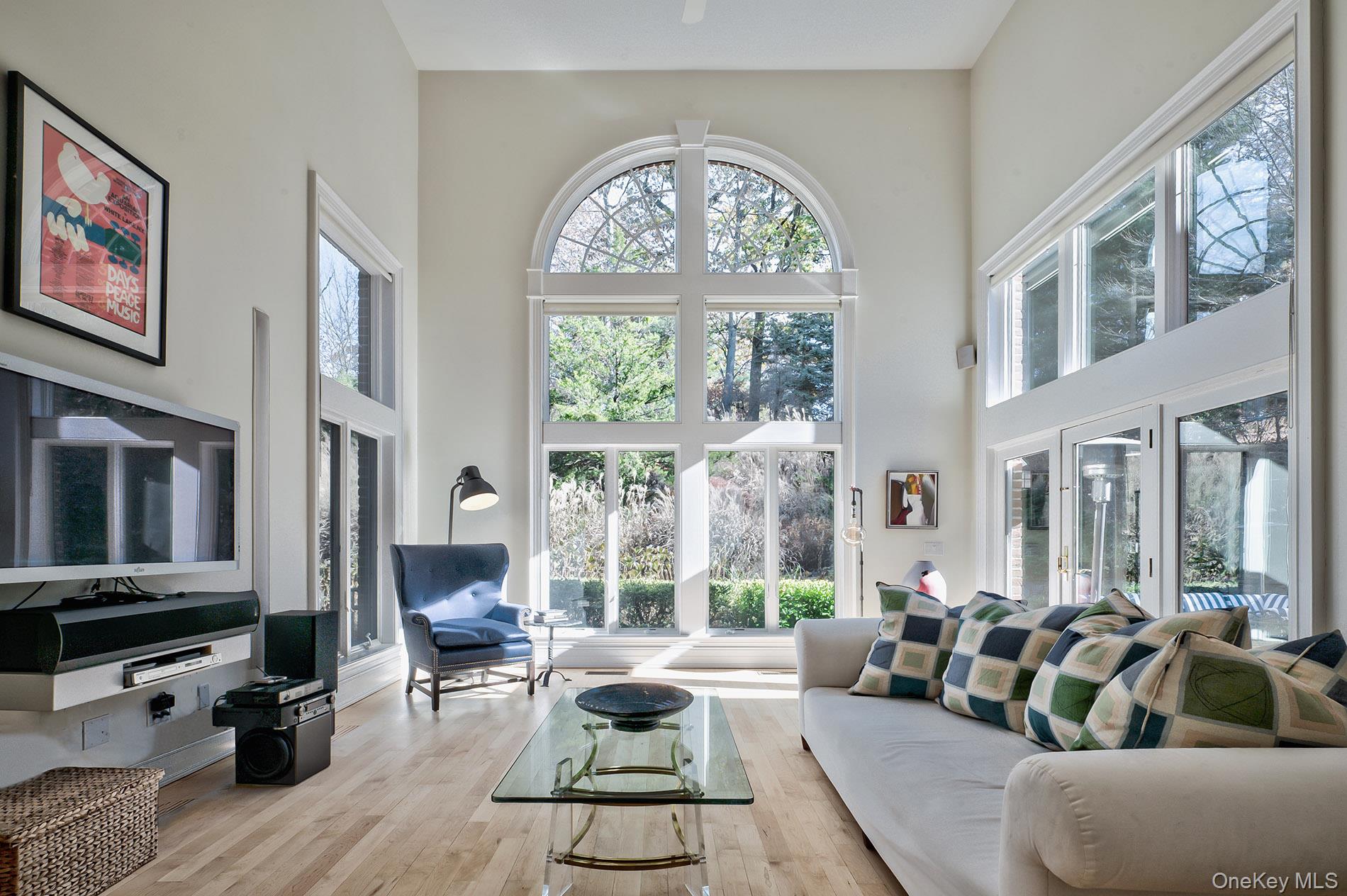 18 Harriman Drive, Sands Point, NY 11050