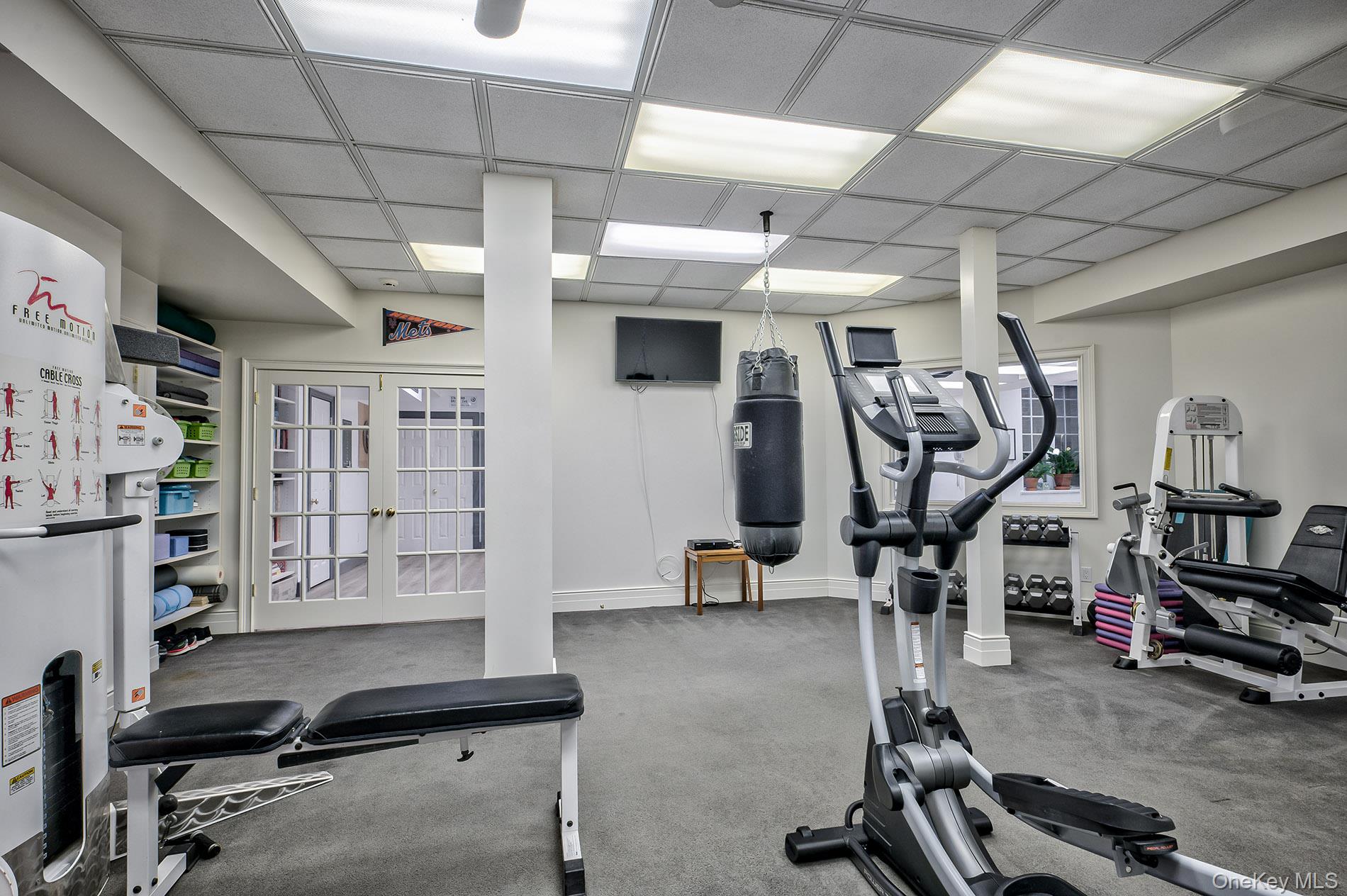 18 Harriman Drive, Sands Point, NY 11050