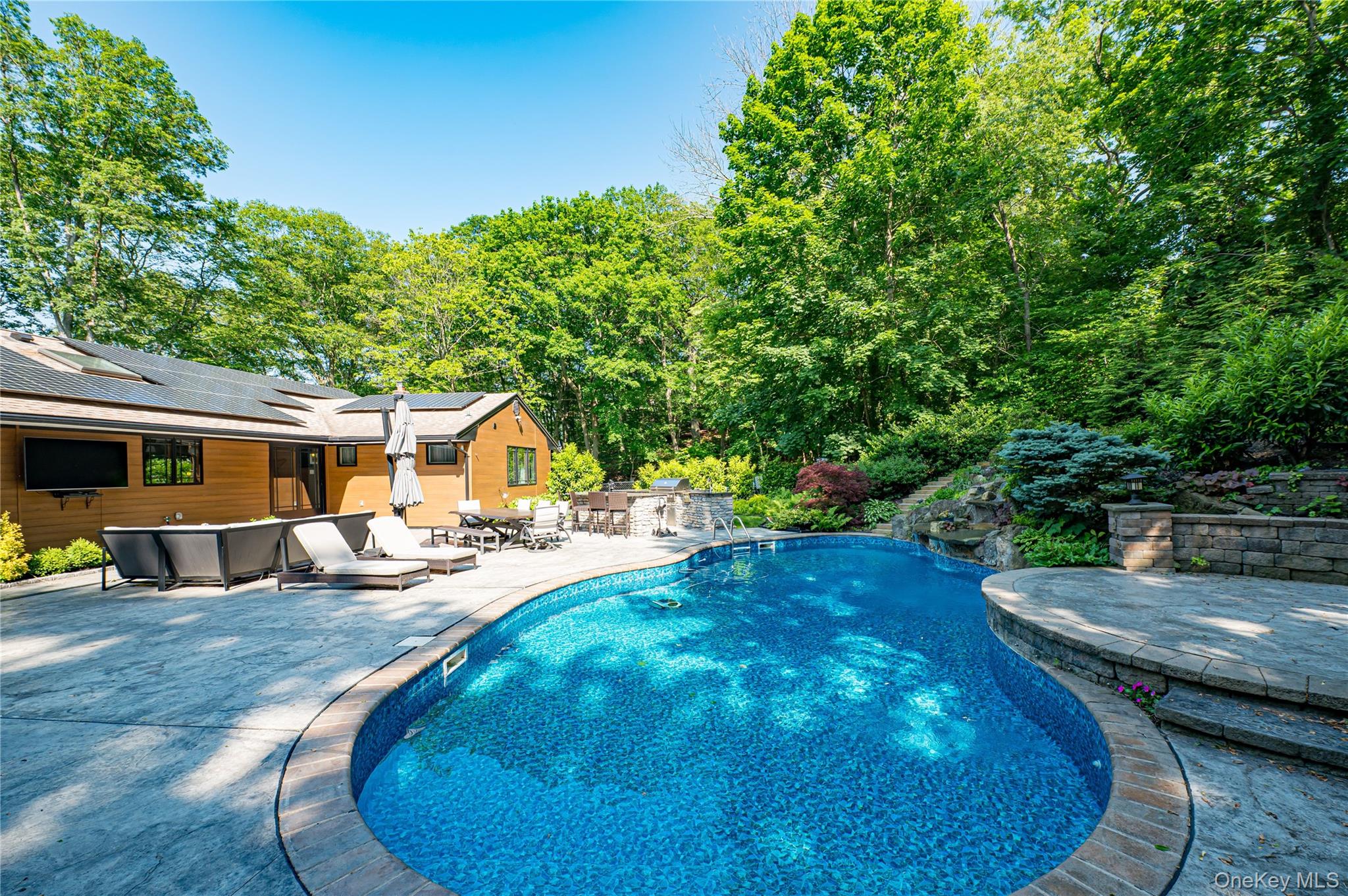 6 Tanyard Lane, Huntington, NY 11743