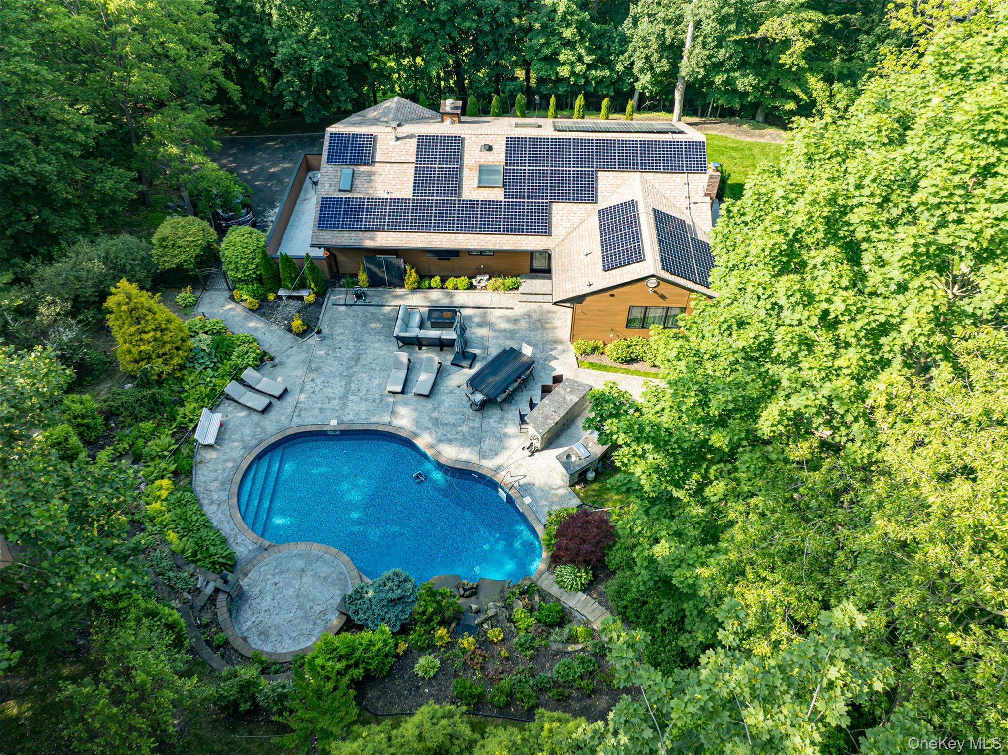 6 Tanyard Lane, Huntington, NY 11743