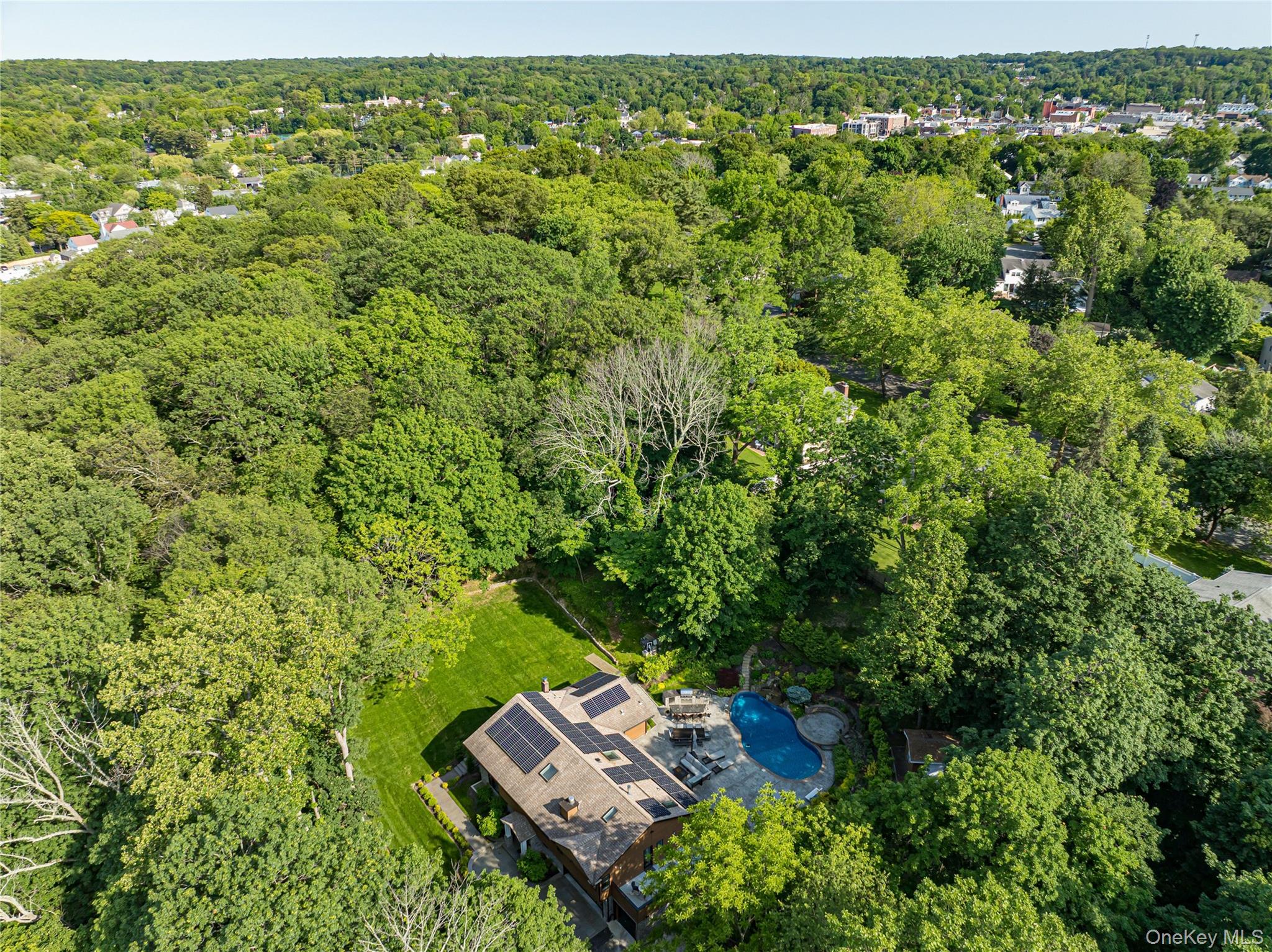 6 Tanyard Lane, Huntington, NY 11743