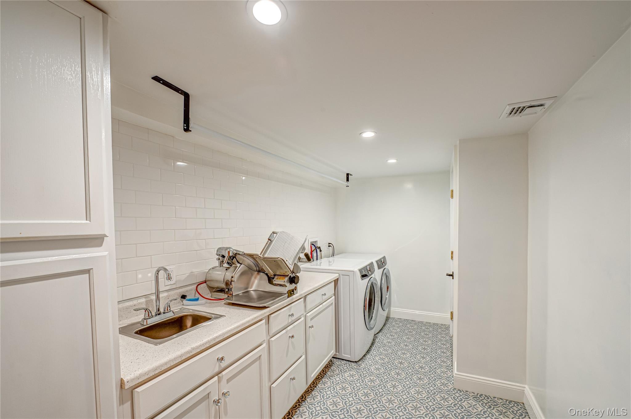 6 Tanyard Lane, Huntington, NY 11743