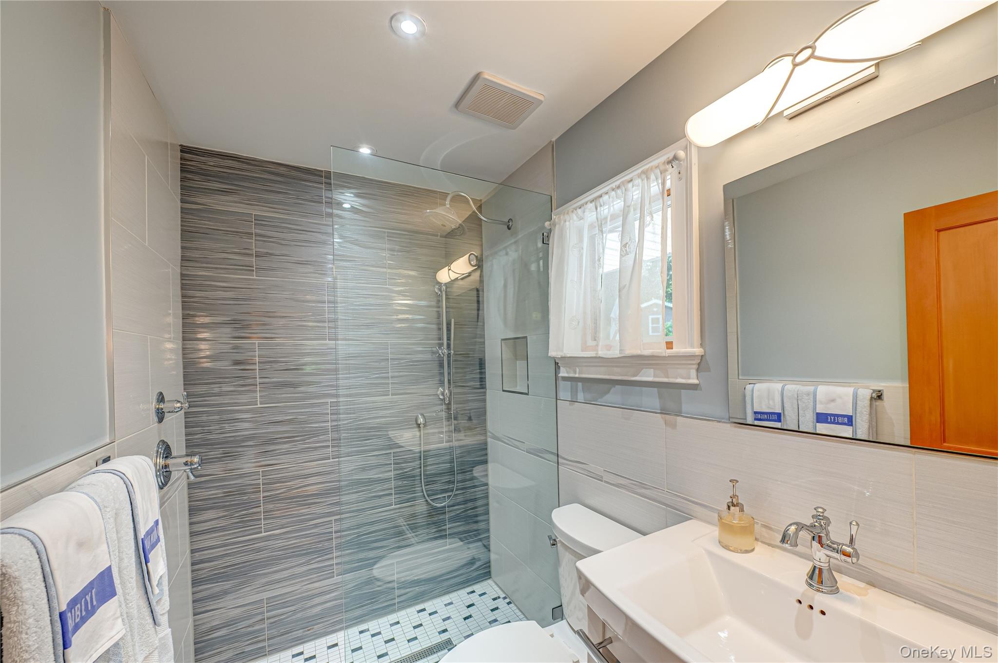 6 Tanyard Lane, Huntington, NY 11743