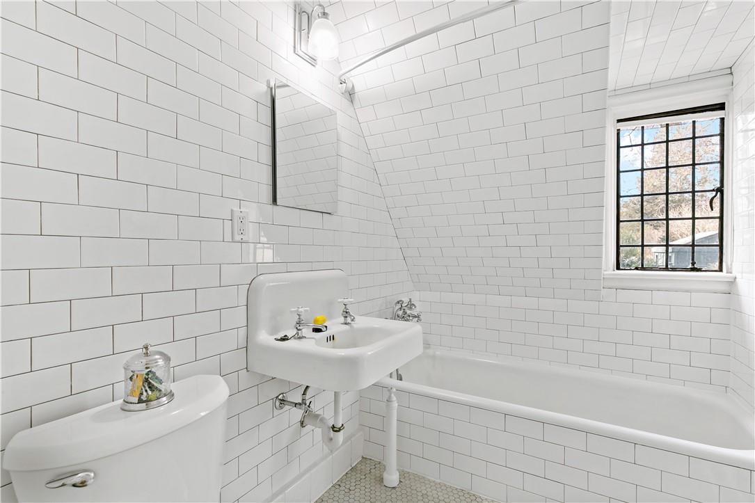 31 Old Army Road, Scarsdale, NY 10583