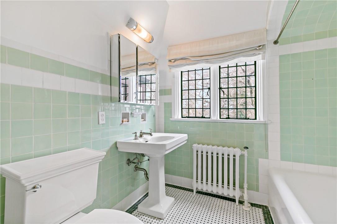 31 Old Army Road, Scarsdale, NY 10583