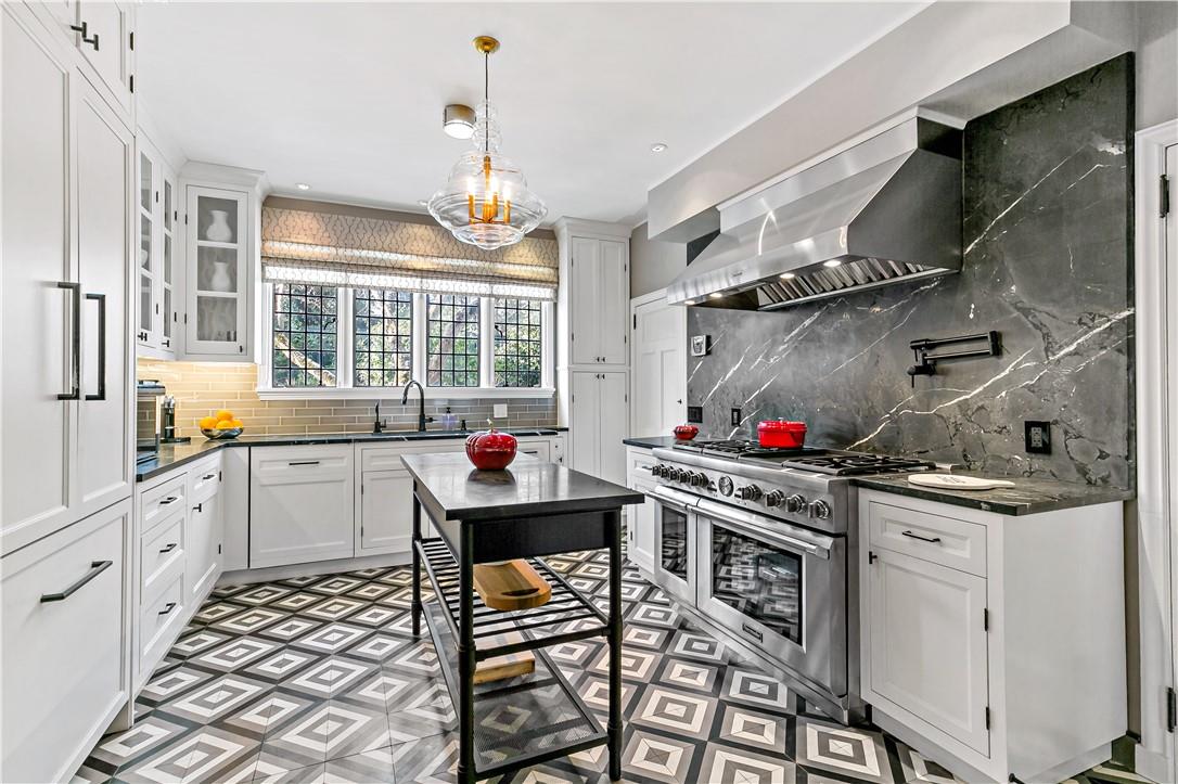 31 Old Army Road, Scarsdale, NY 10583