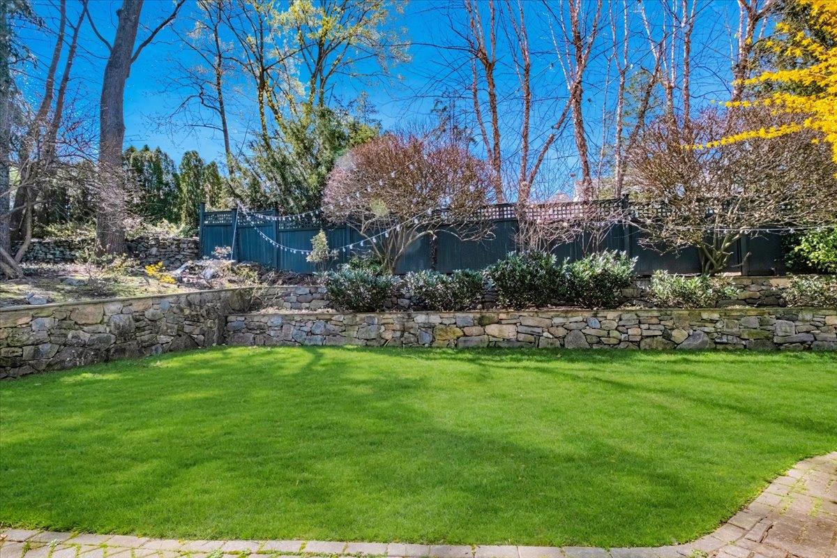 31 Old Army Road, Scarsdale, NY 10583