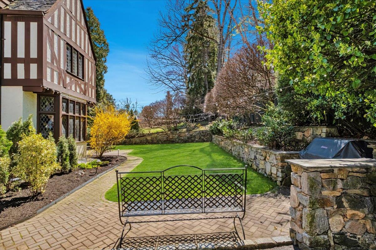 31 Old Army Road, Scarsdale, NY 10583