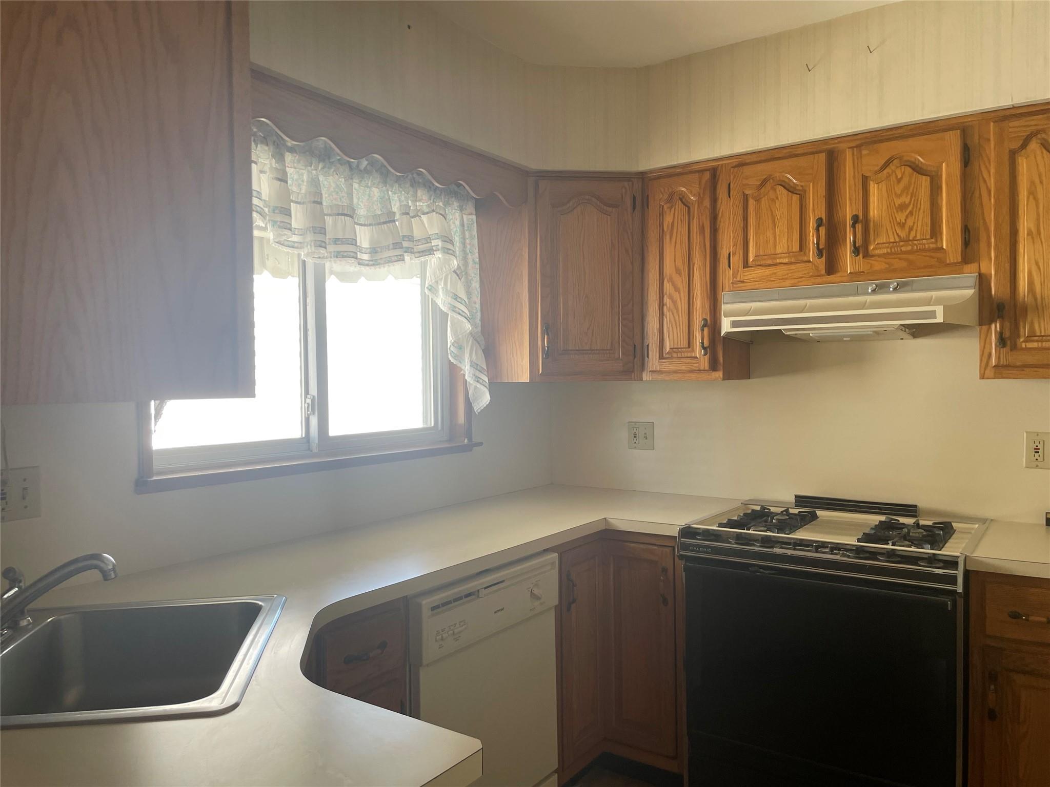 4 New Hyde Park Road, New Hyde Park, NY 11040