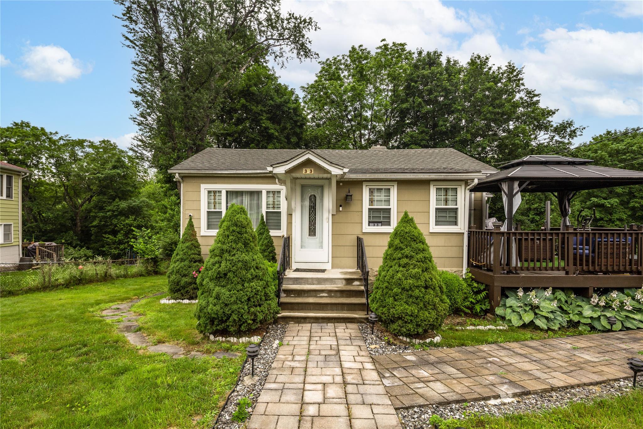 33 Hollowbrook Court N, Cortlandt Manor, NY 10567