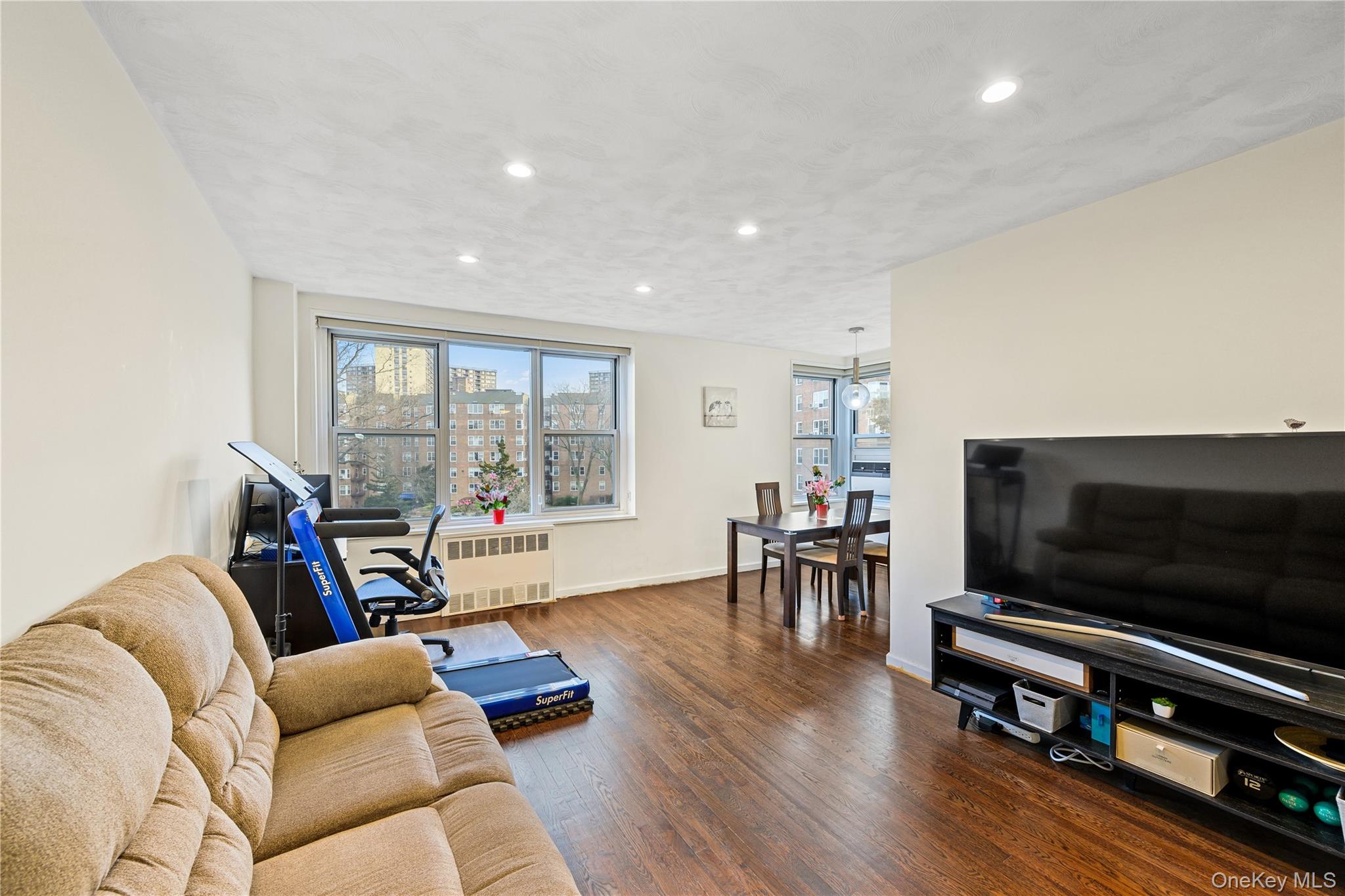 18-40 211th Street Street # 4E, Bayside, NY 11360