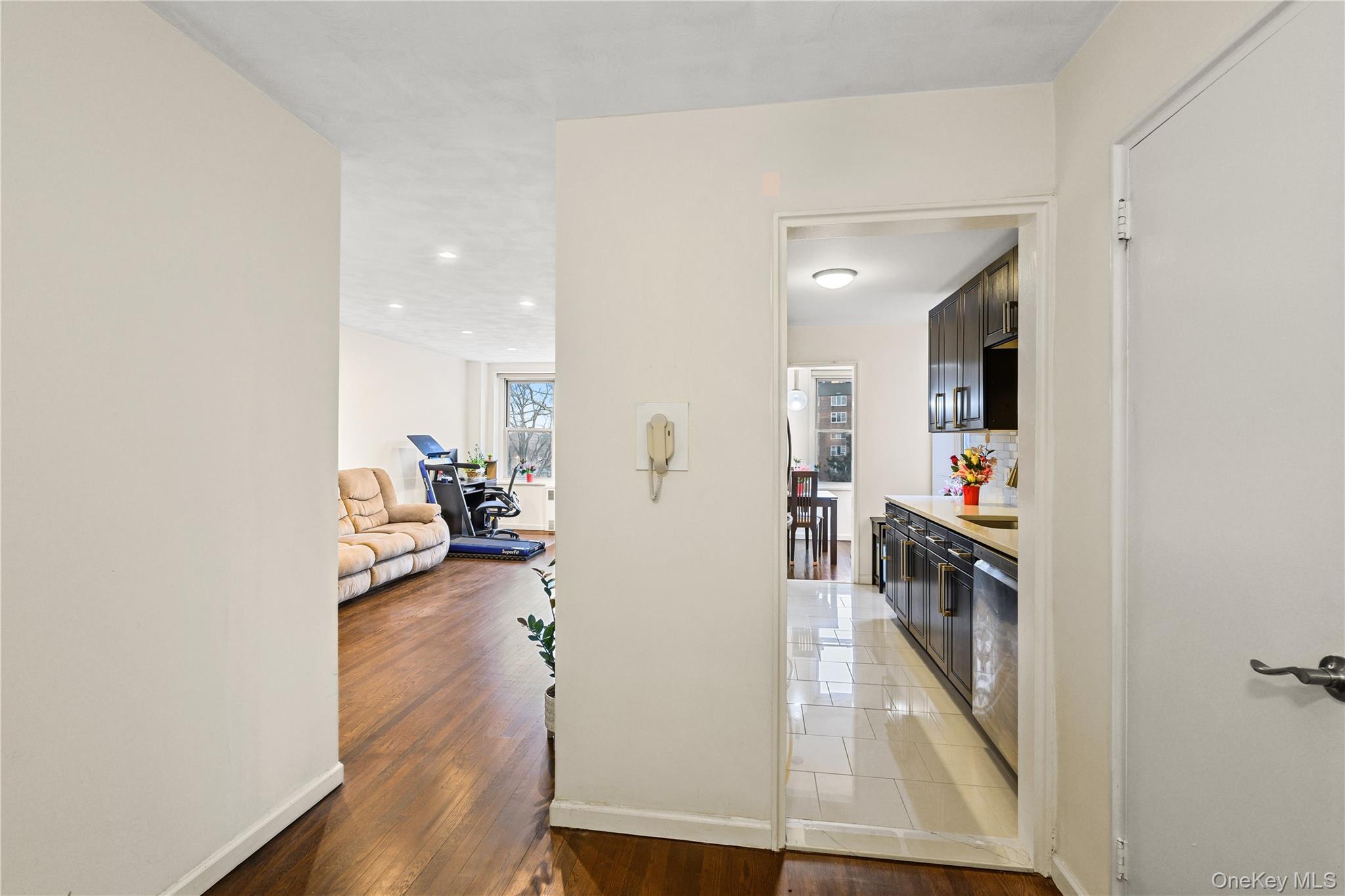 18-40 211th Street Street # 4E, Bayside, NY 11360