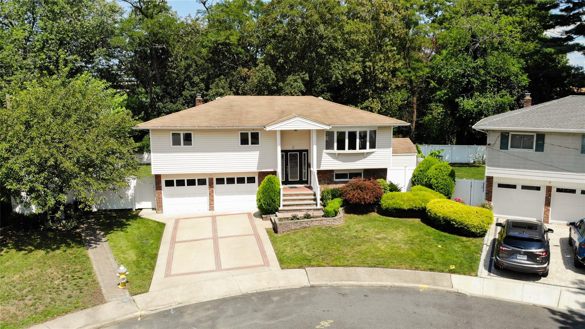 9 Lawrence Court, Hicksville, NY 11801