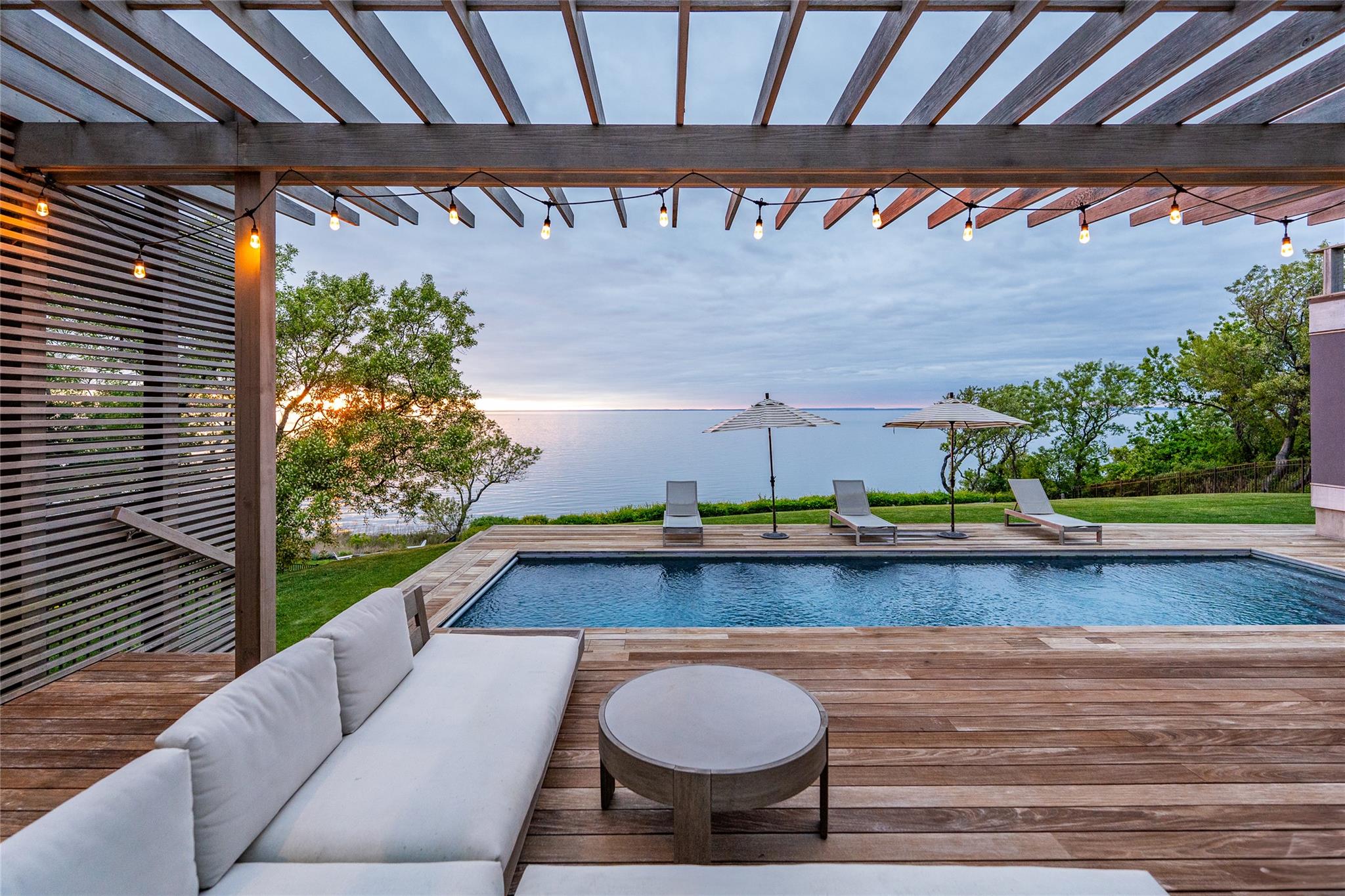 470 Lloyds Lane, Mattituck, NY 11952