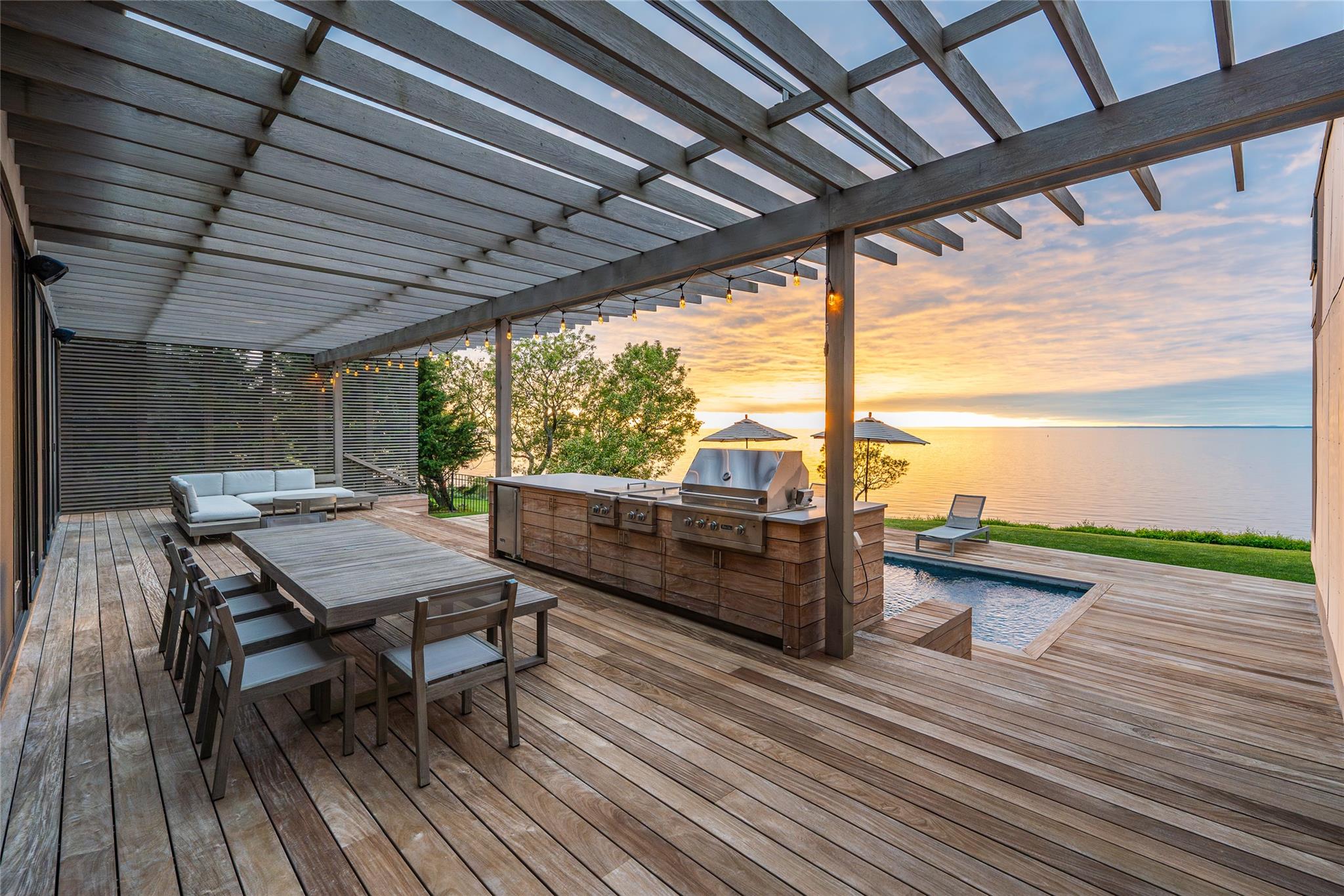 470 Lloyds Lane, Mattituck, NY 11952