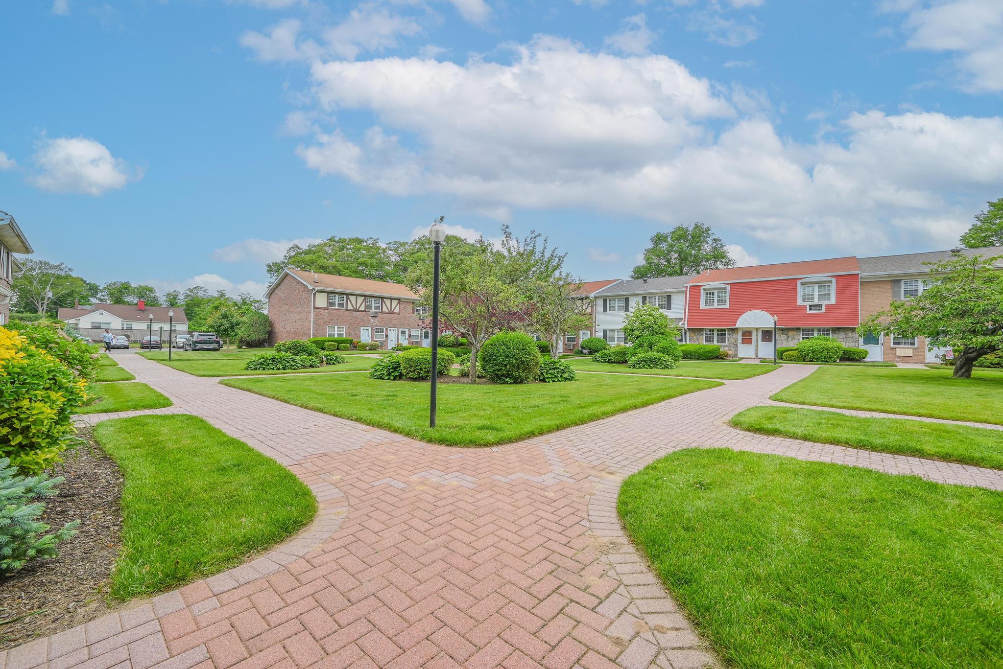 42 Springwood Drive, North Babylon, NY 11703